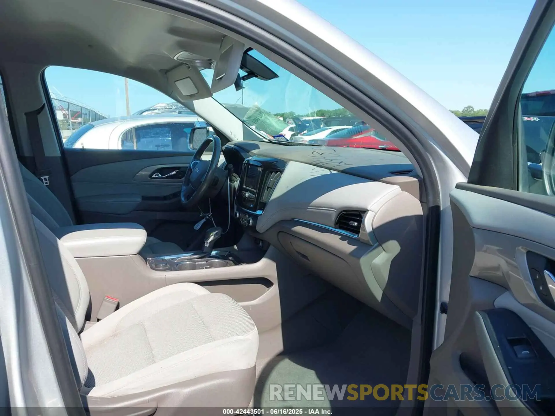 5 Photograph of a damaged car 1GNERGKW3MJ161035 CHEVROLET TRAVERSE 2021