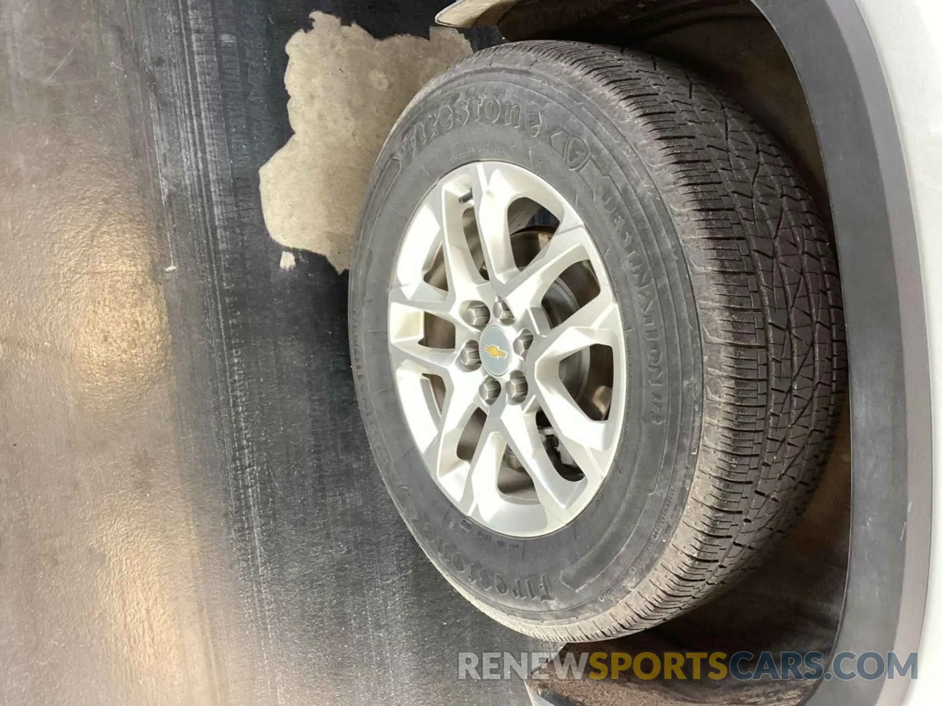 32 Photograph of a damaged car 1GNERGKW4MJ181360 CHEVROLET TRAVERSE 2021