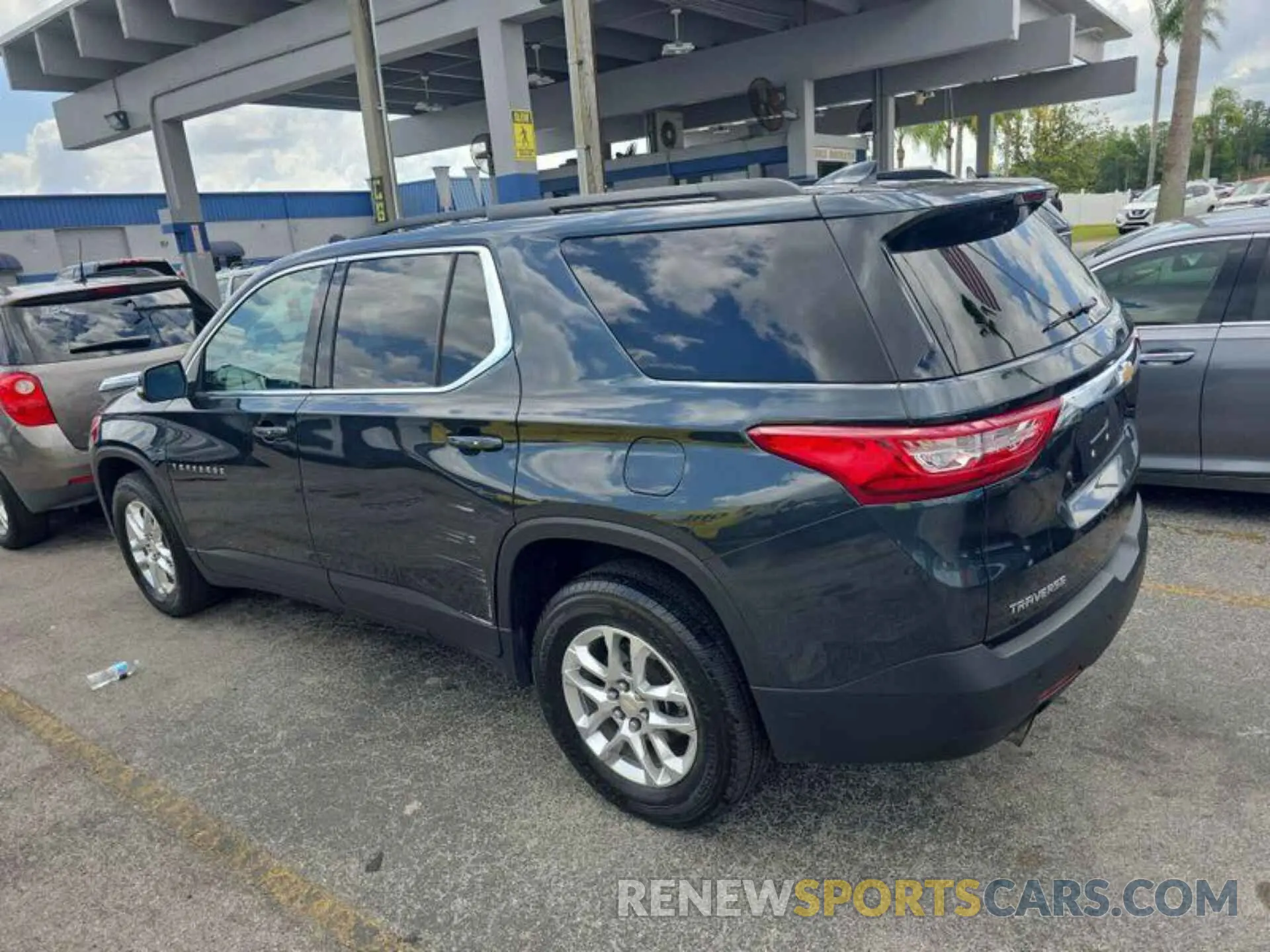 11 Photograph of a damaged car 1GNERGKW6MJ158355 CHEVROLET TRAVERSE 2021