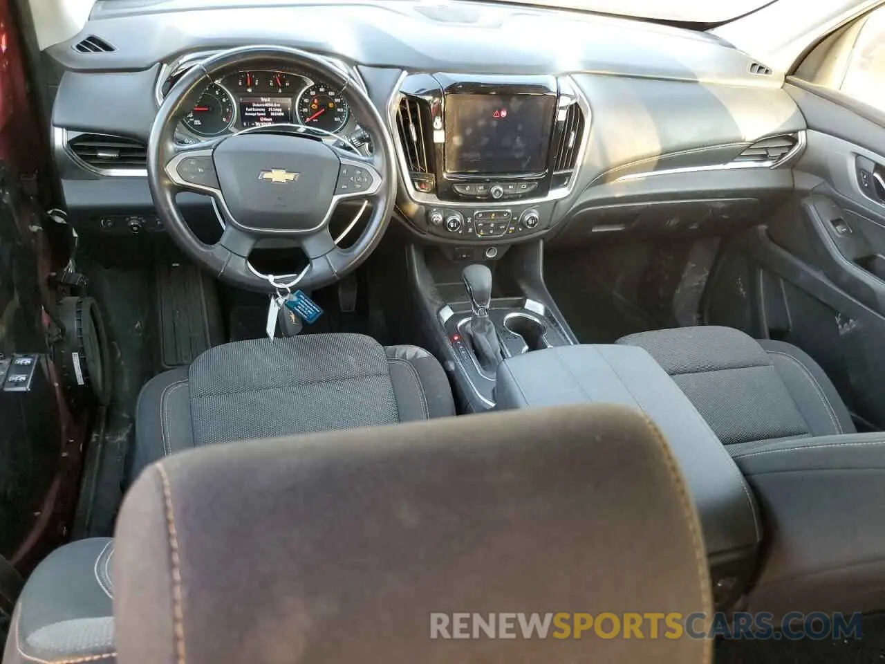 8 Photograph of a damaged car 1GNERGKWXMJ159900 CHEVROLET TRAVERSE 2021