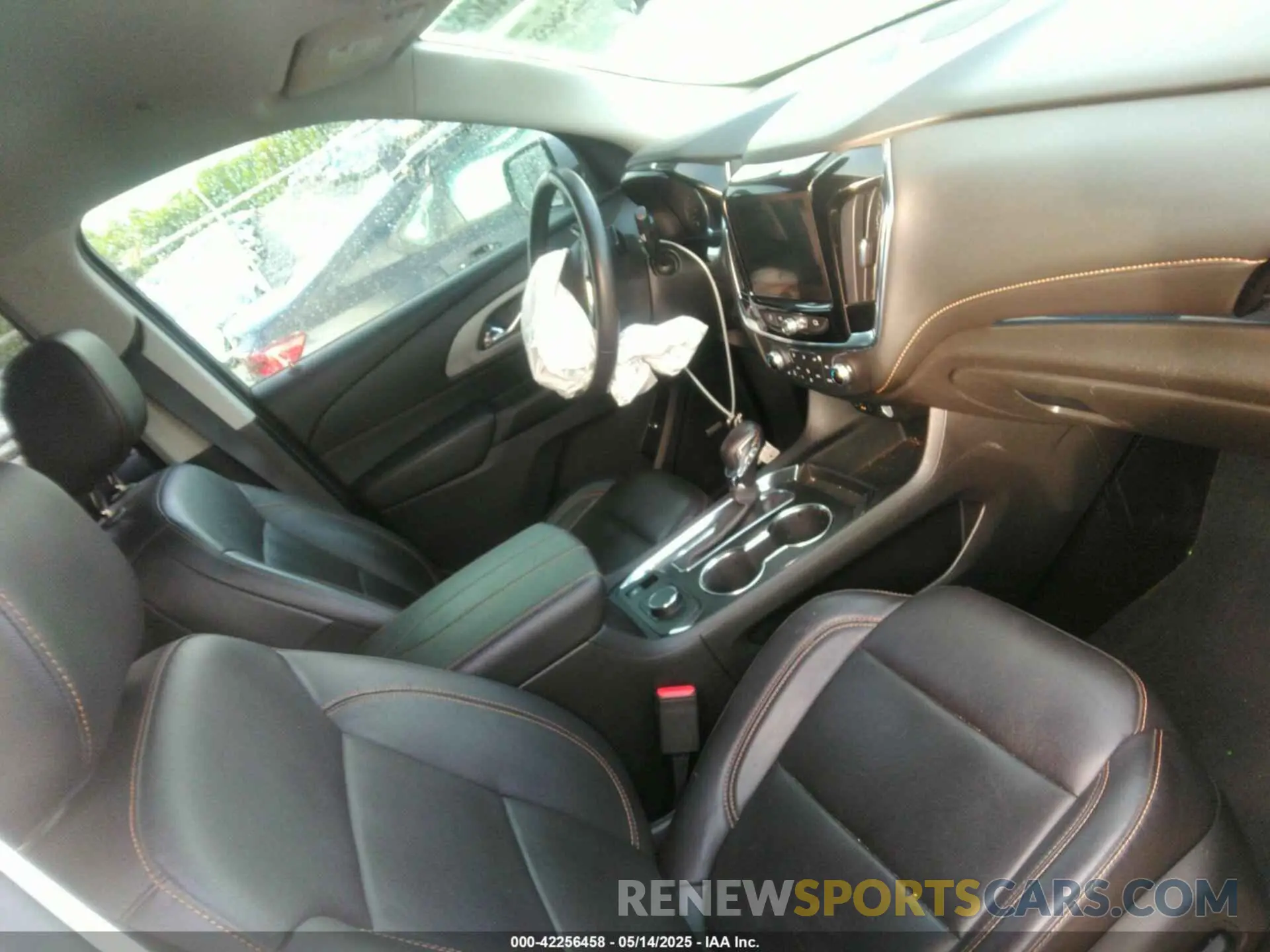 5 Photograph of a damaged car 1GNERHKW6MJ157311 CHEVROLET TRAVERSE 2021