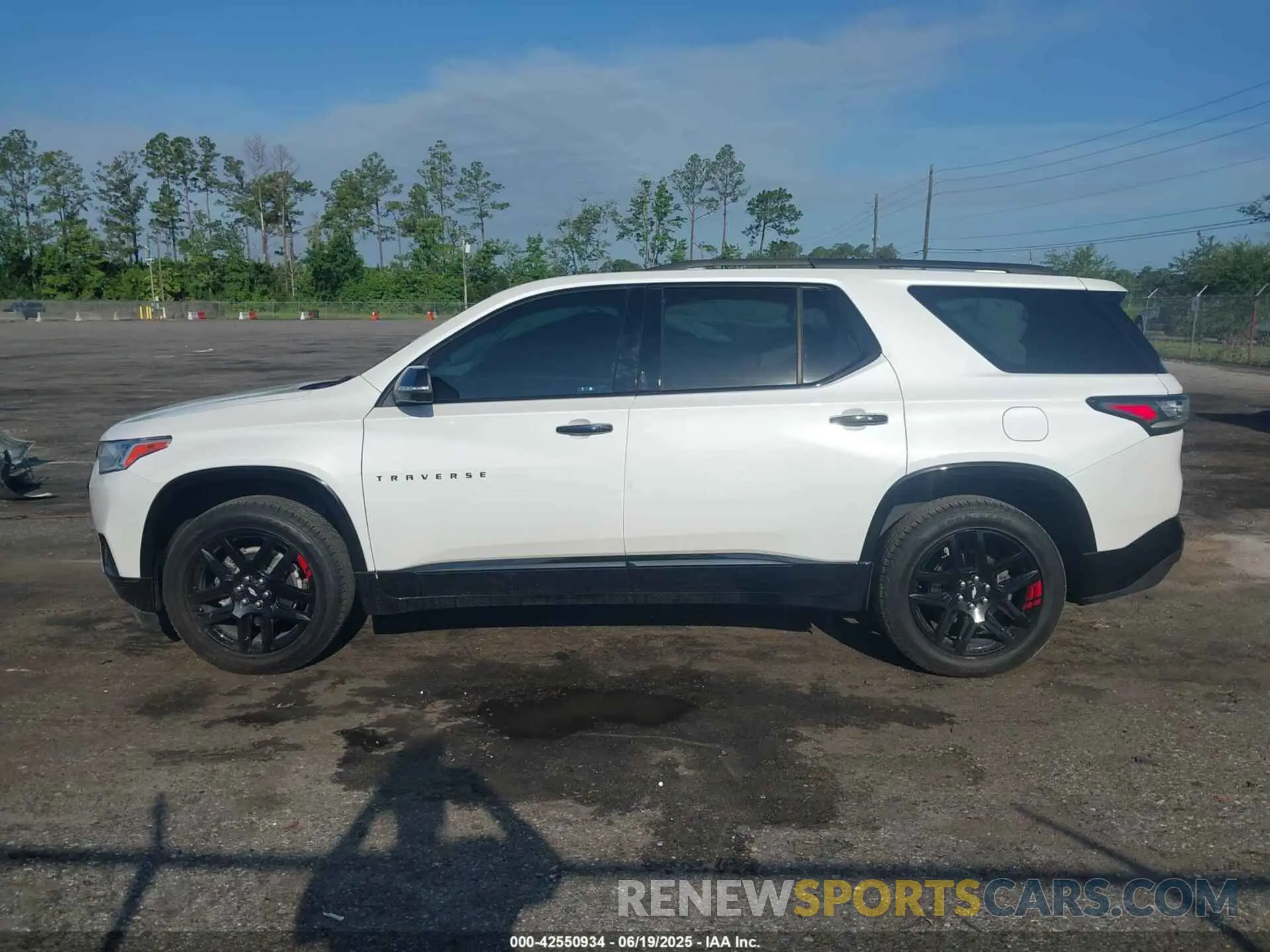 14 Photograph of a damaged car 1GNERKKW8MJ235519 CHEVROLET TRAVERSE 2021