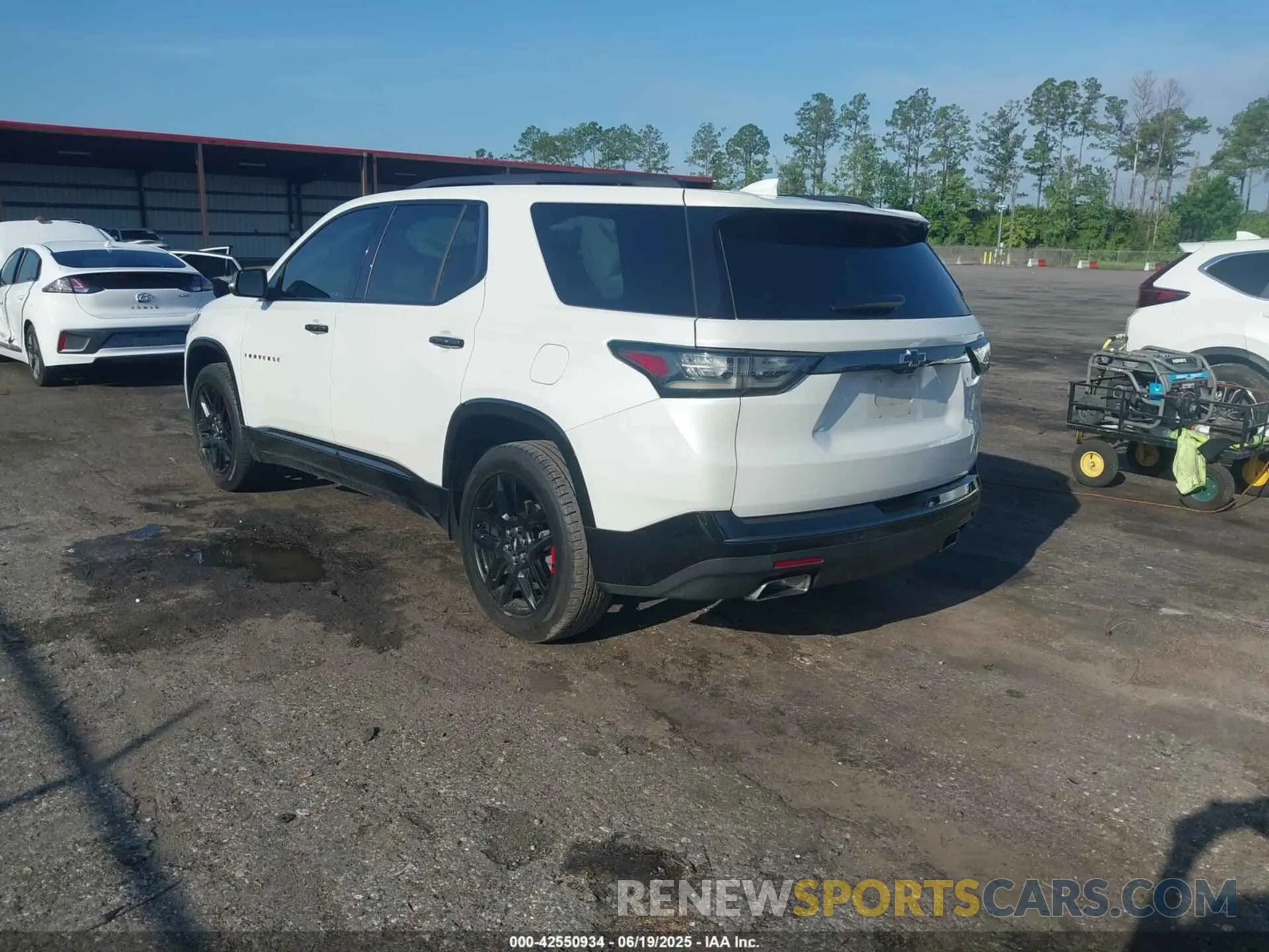 3 Photograph of a damaged car 1GNERKKW8MJ235519 CHEVROLET TRAVERSE 2021