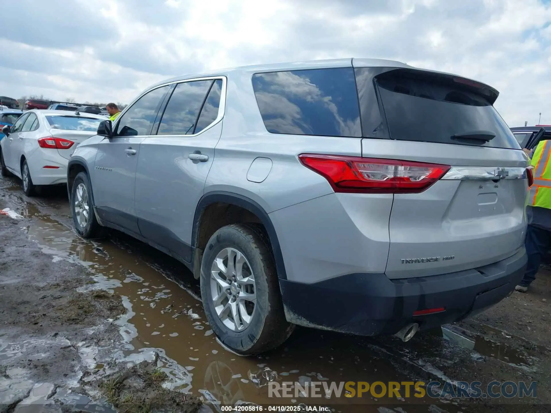 3 Photograph of a damaged car 1GNEVFKWXMJ115319 CHEVROLET TRAVERSE 2021