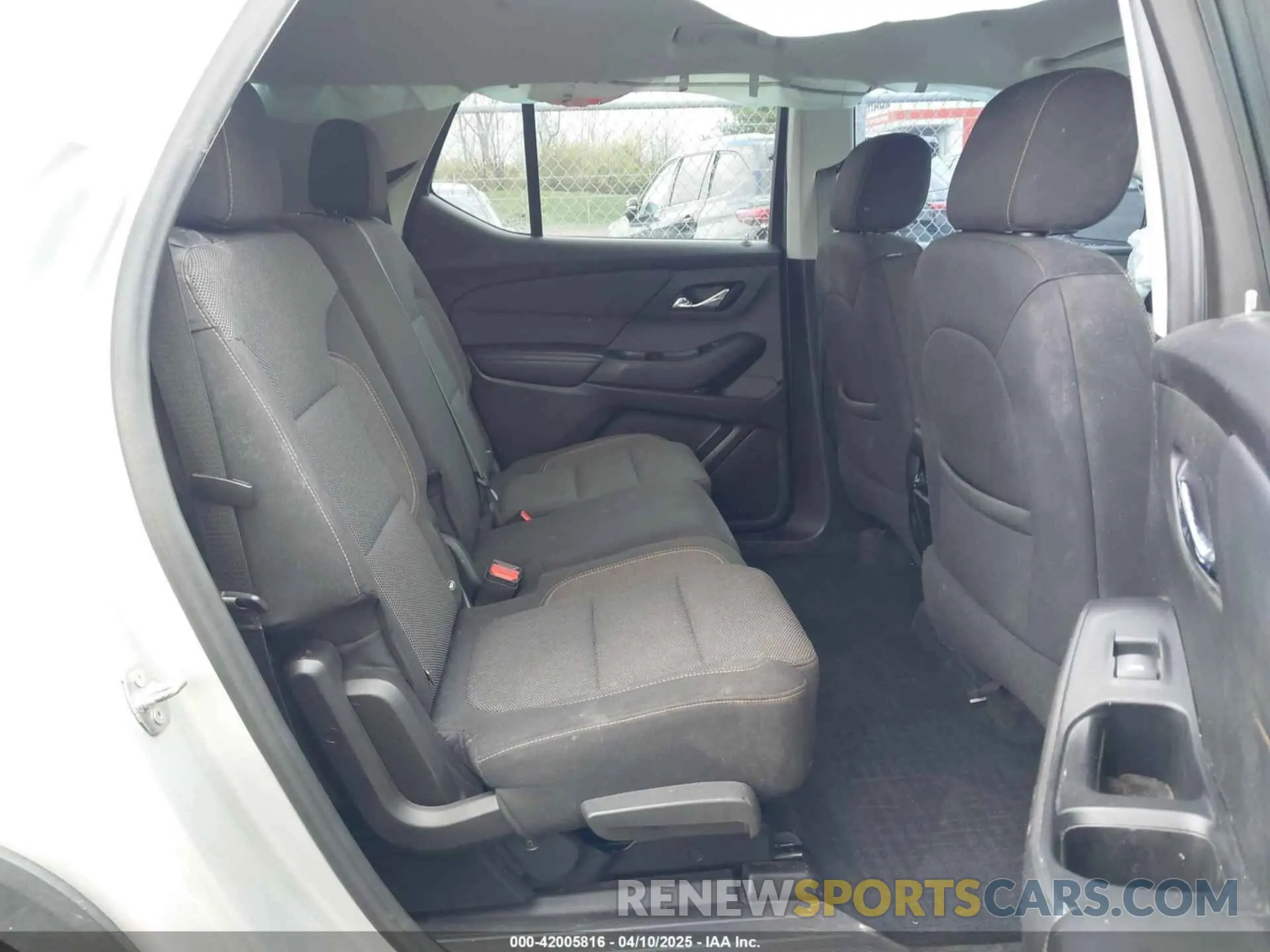 8 Photograph of a damaged car 1GNEVFKWXMJ115319 CHEVROLET TRAVERSE 2021