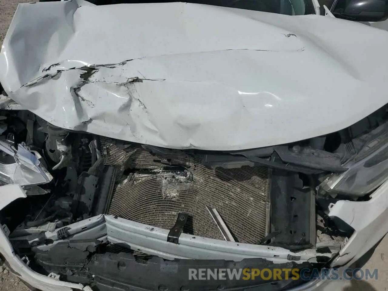11 Photograph of a damaged car 1GNEVFKWXMJ242782 CHEVROLET TRAVERSE 2021