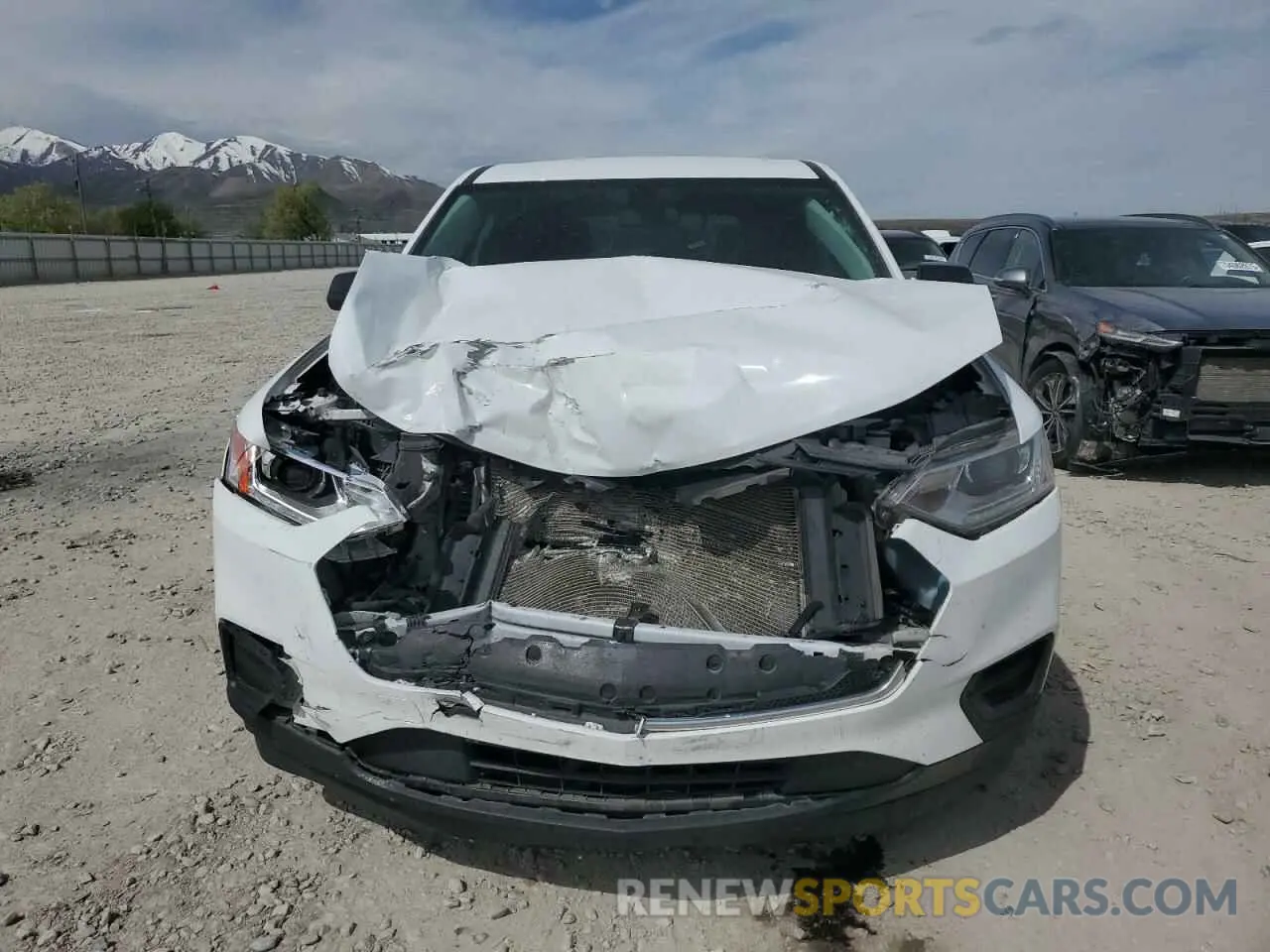 5 Photograph of a damaged car 1GNEVFKWXMJ242782 CHEVROLET TRAVERSE 2021