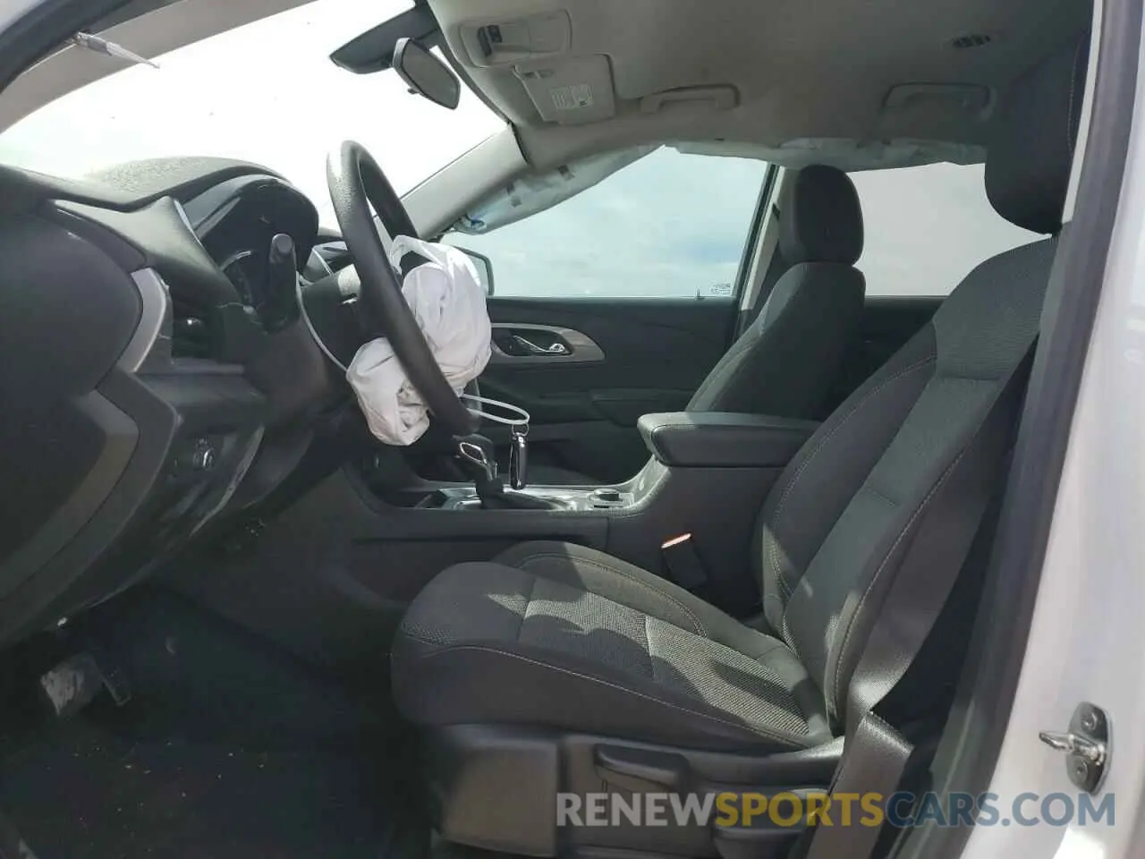 7 Photograph of a damaged car 1GNEVFKWXMJ242782 CHEVROLET TRAVERSE 2021