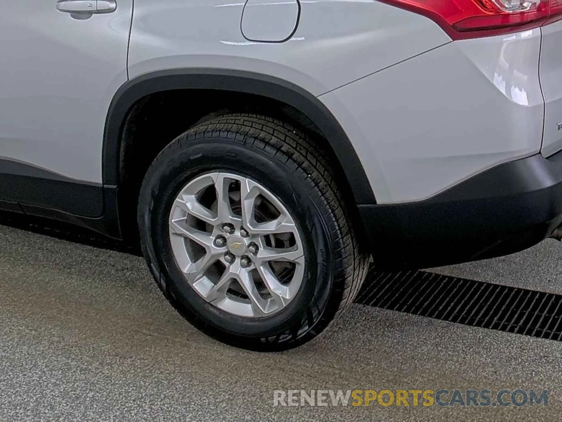 29 Photograph of a damaged car 1GNEVGKW0MJ158671 CHEVROLET TRAVERSE 2021