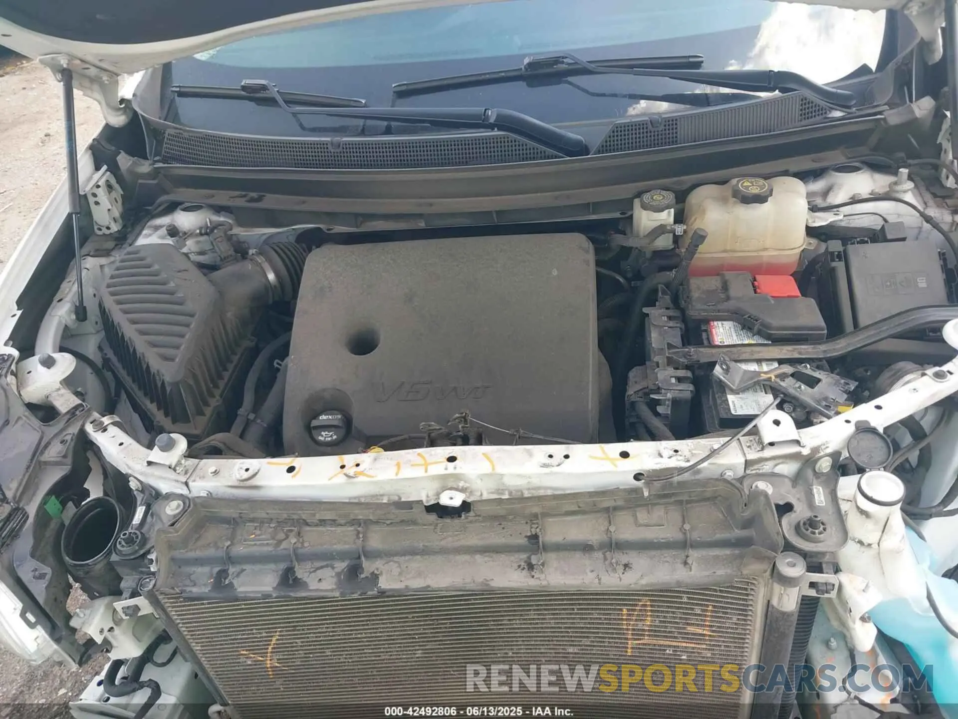 10 Photograph of a damaged car 1GNEVGKW0MJ211630 CHEVROLET TRAVERSE 2021