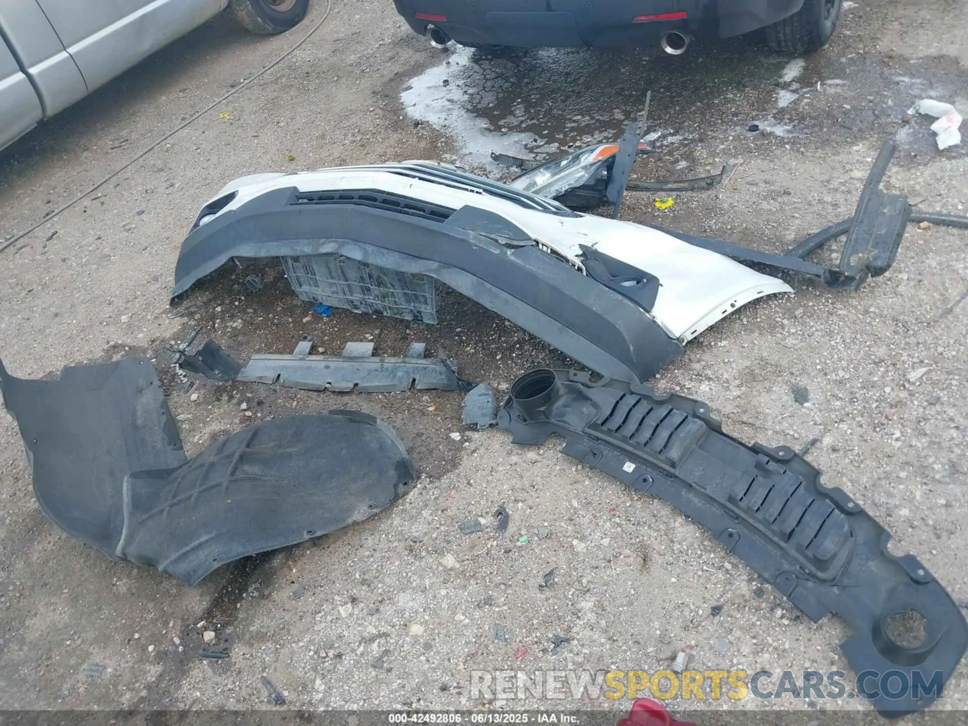12 Photograph of a damaged car 1GNEVGKW0MJ211630 CHEVROLET TRAVERSE 2021