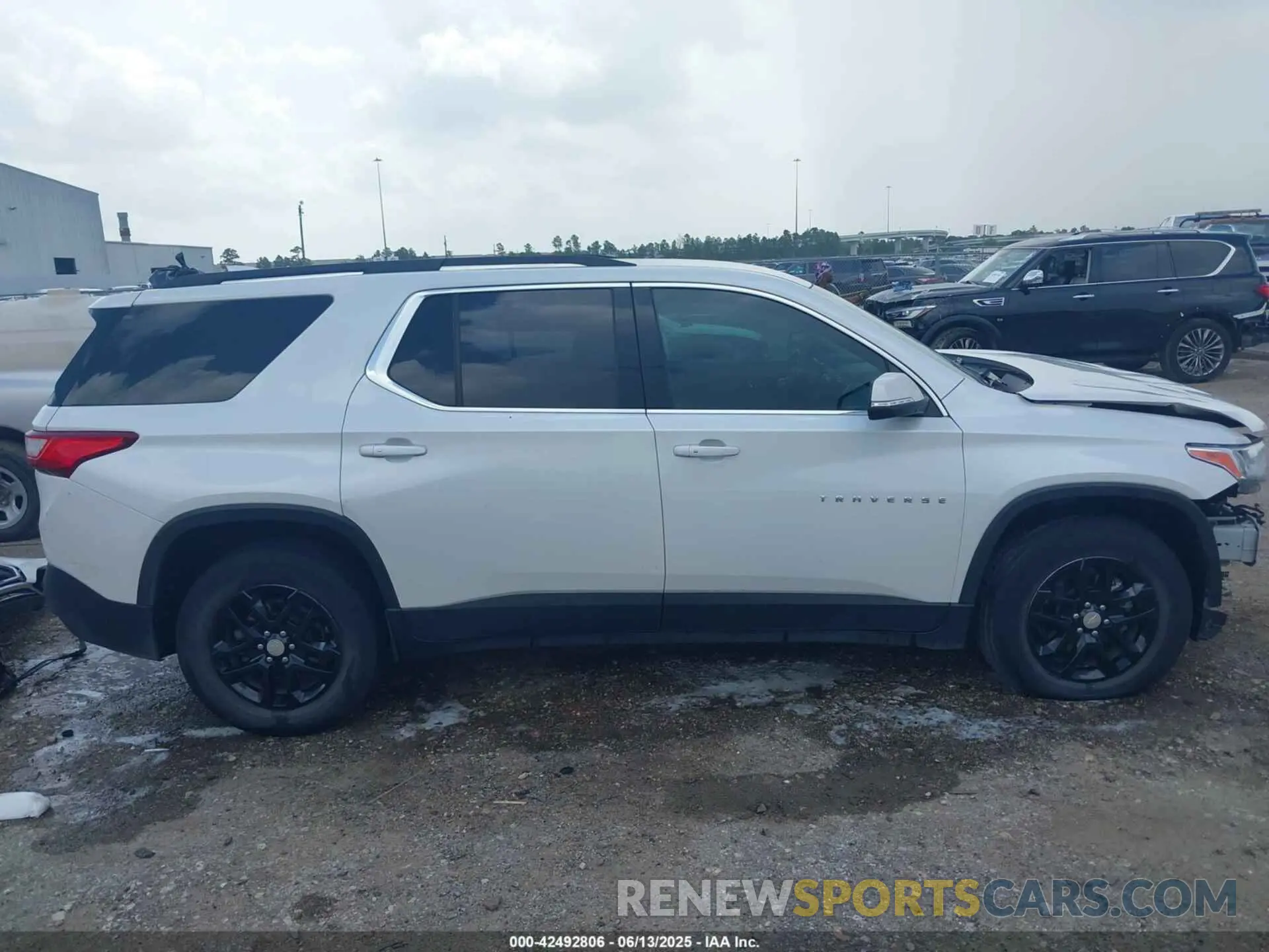 14 Photograph of a damaged car 1GNEVGKW0MJ211630 CHEVROLET TRAVERSE 2021