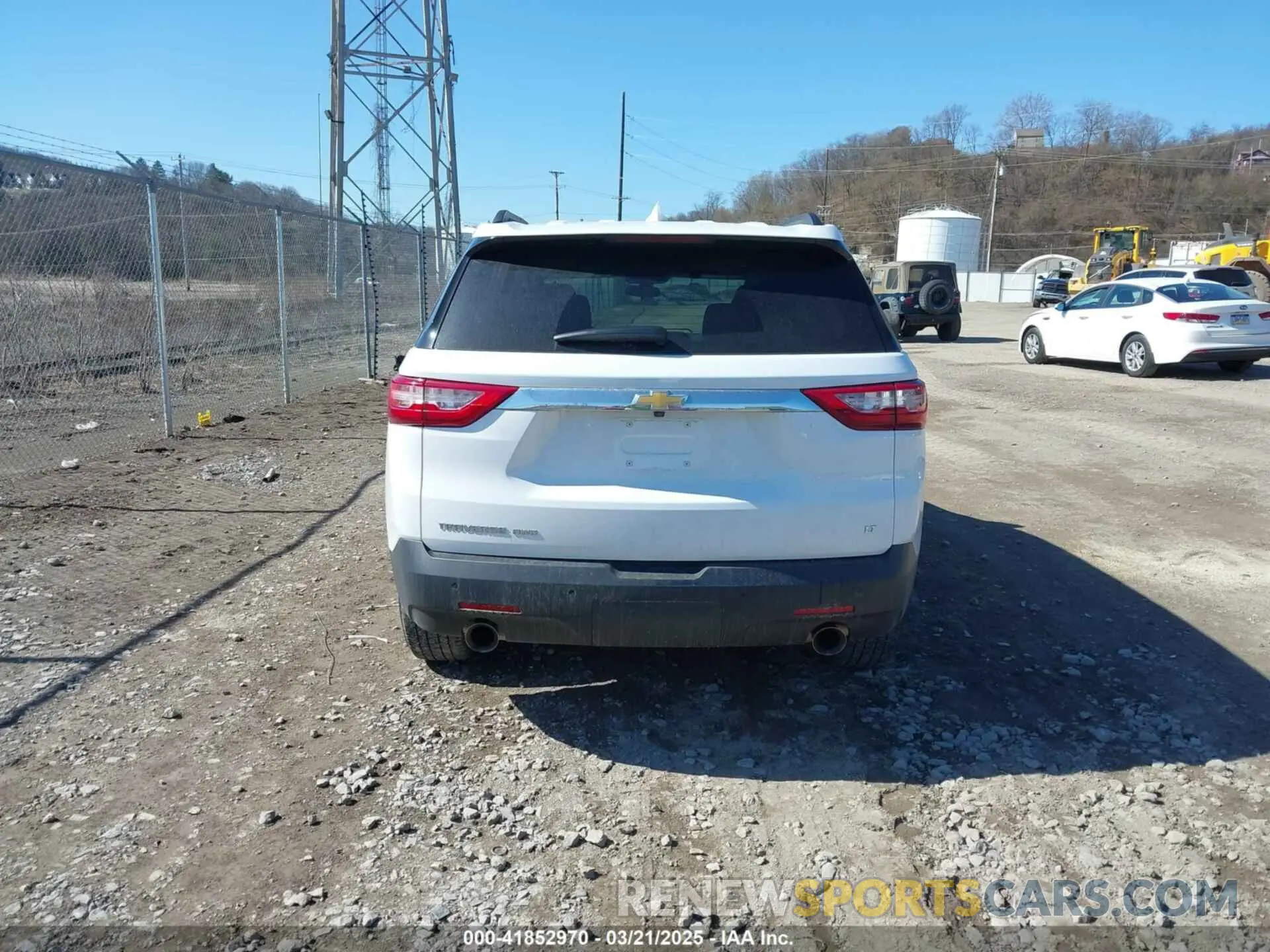 17 Photograph of a damaged car 1GNEVGKW0MJ260455 CHEVROLET TRAVERSE 2021