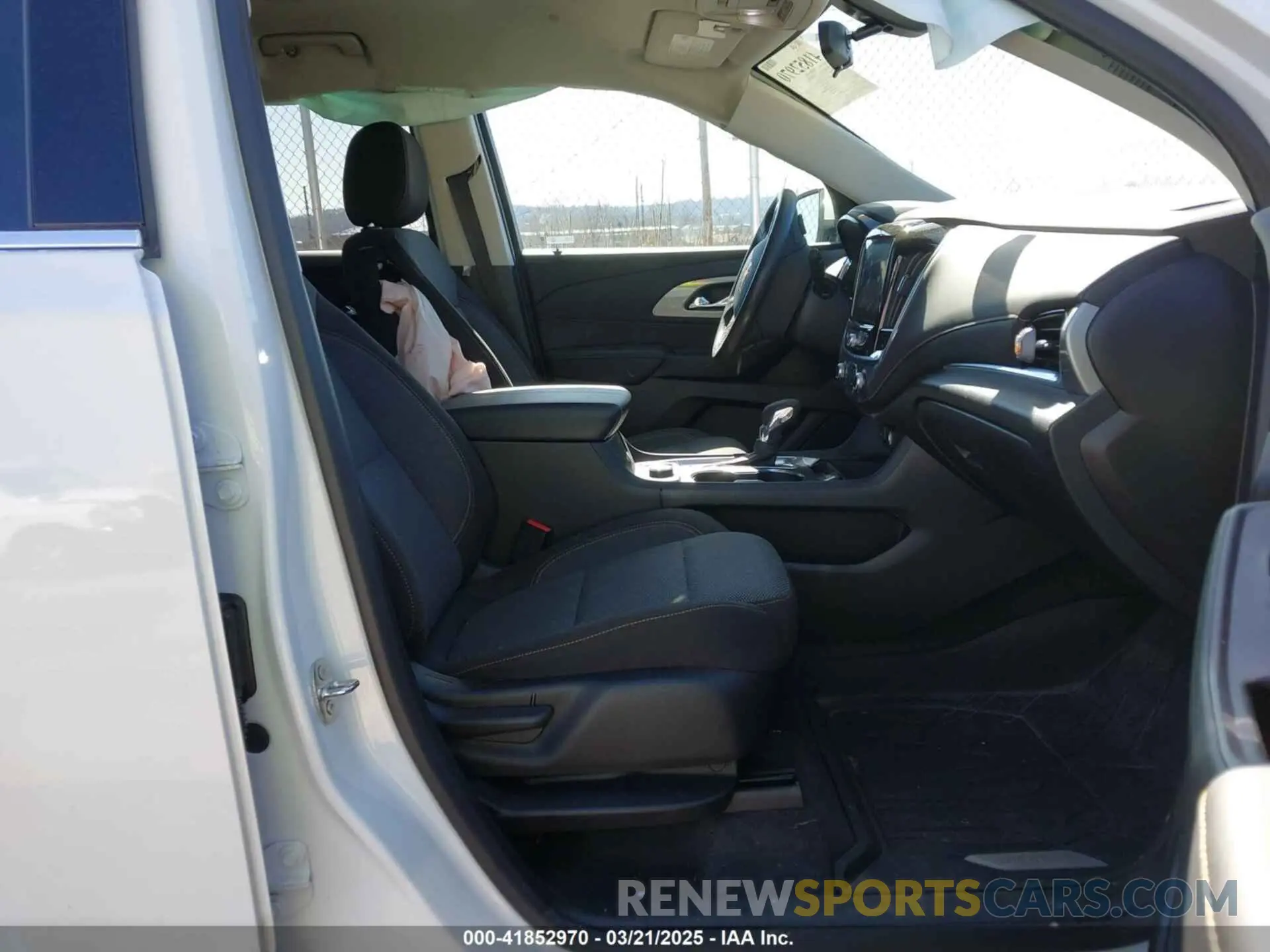 5 Photograph of a damaged car 1GNEVGKW0MJ260455 CHEVROLET TRAVERSE 2021