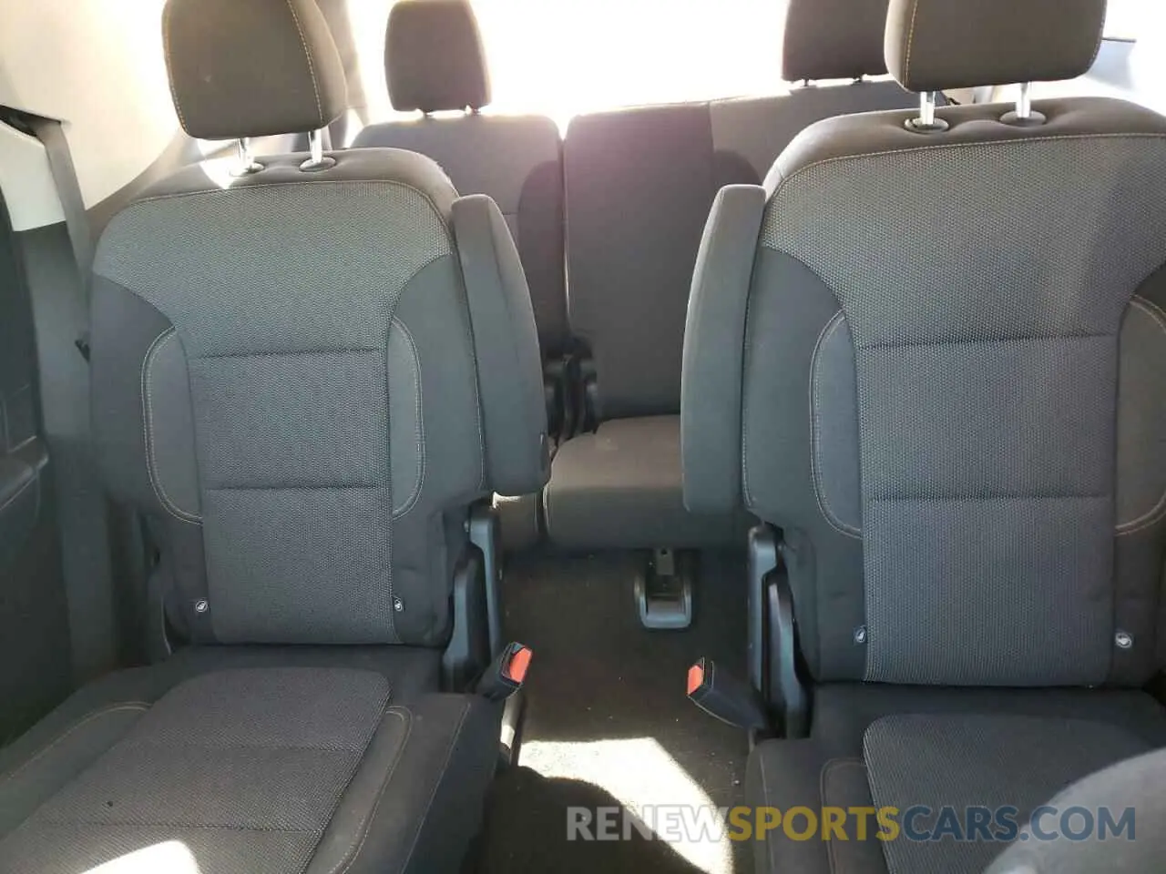 10 Photograph of a damaged car 1GNEVGKW1MJ218263 CHEVROLET TRAVERSE 2021