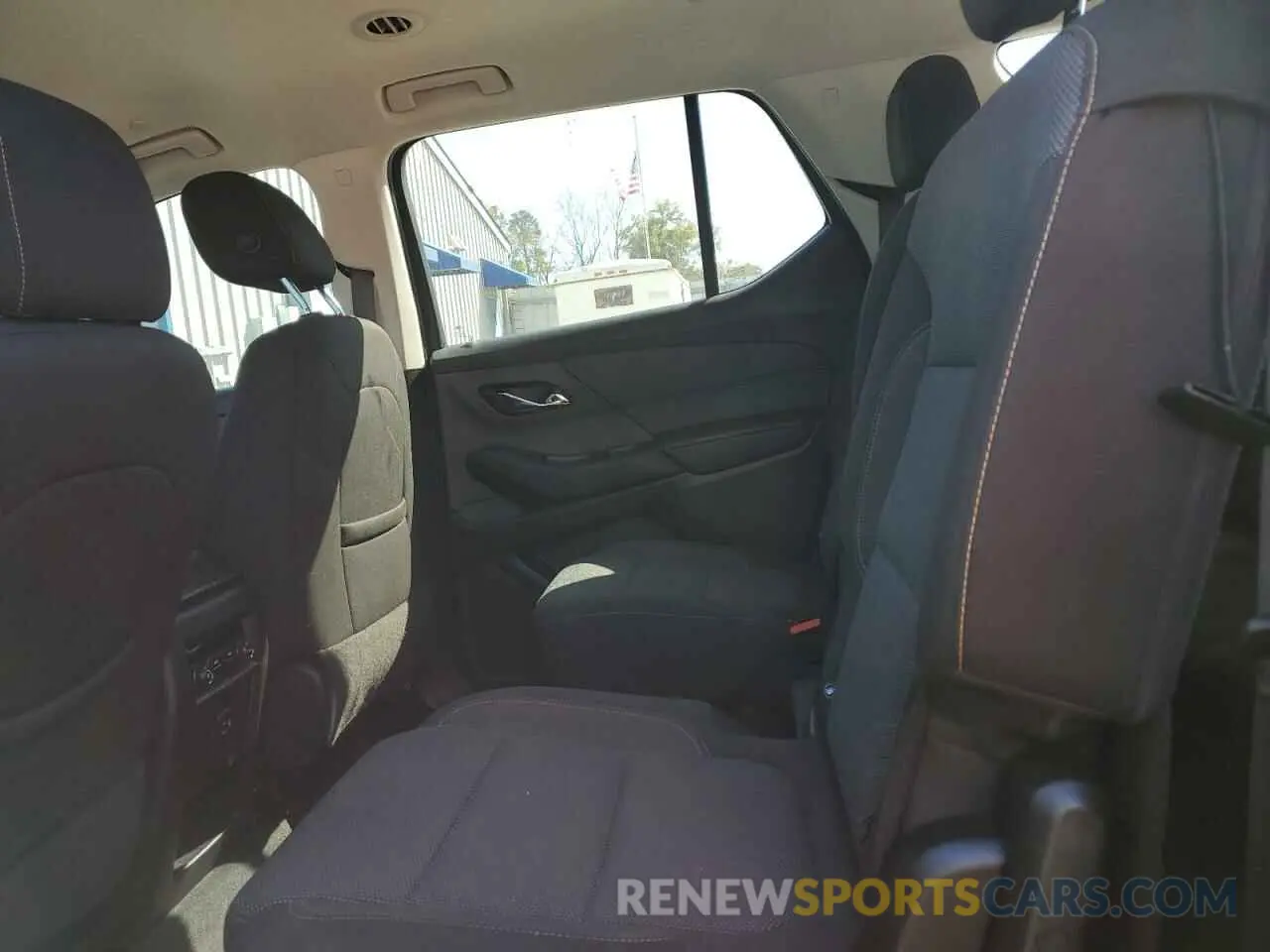 11 Photograph of a damaged car 1GNEVGKW1MJ218263 CHEVROLET TRAVERSE 2021
