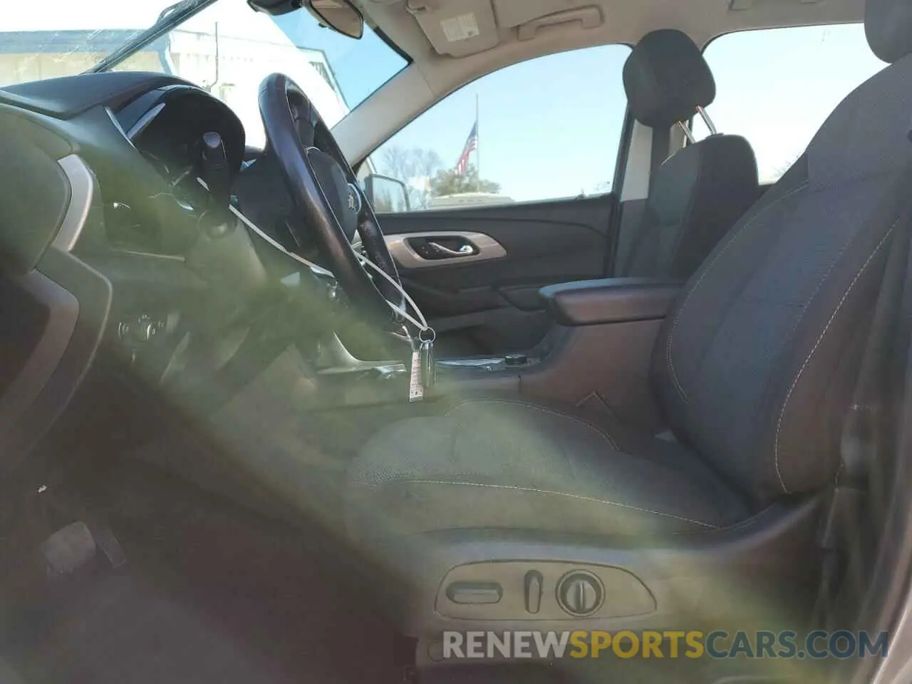 7 Photograph of a damaged car 1GNEVGKW1MJ218263 CHEVROLET TRAVERSE 2021