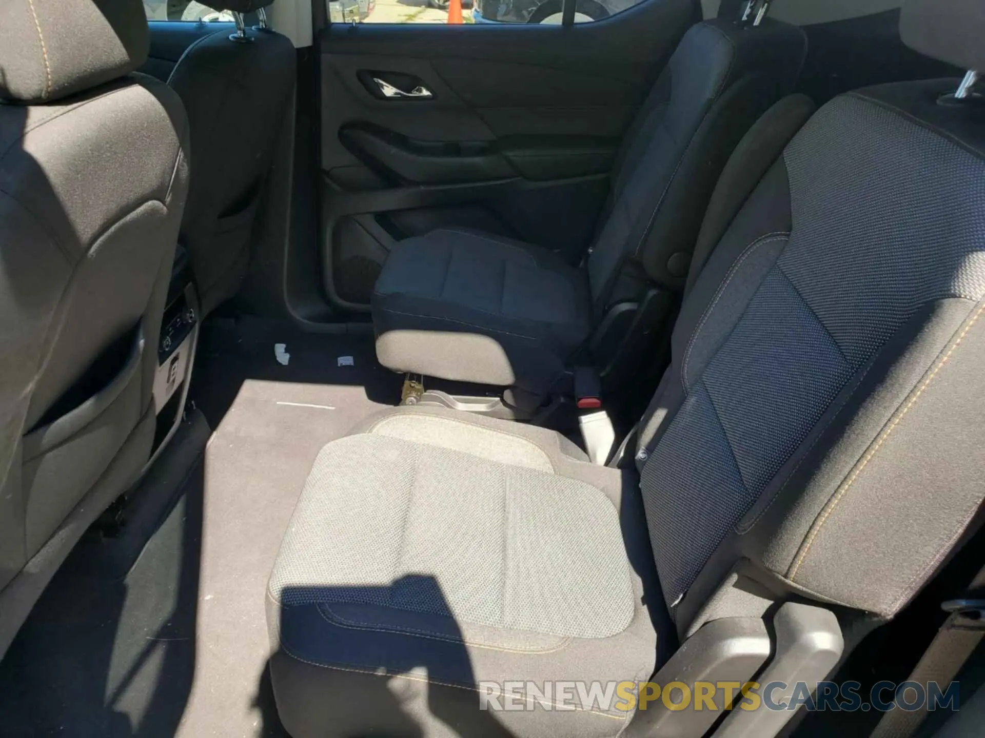 5 Photograph of a damaged car 1GNEVGKW4MJ184643 CHEVROLET TRAVERSE 2021