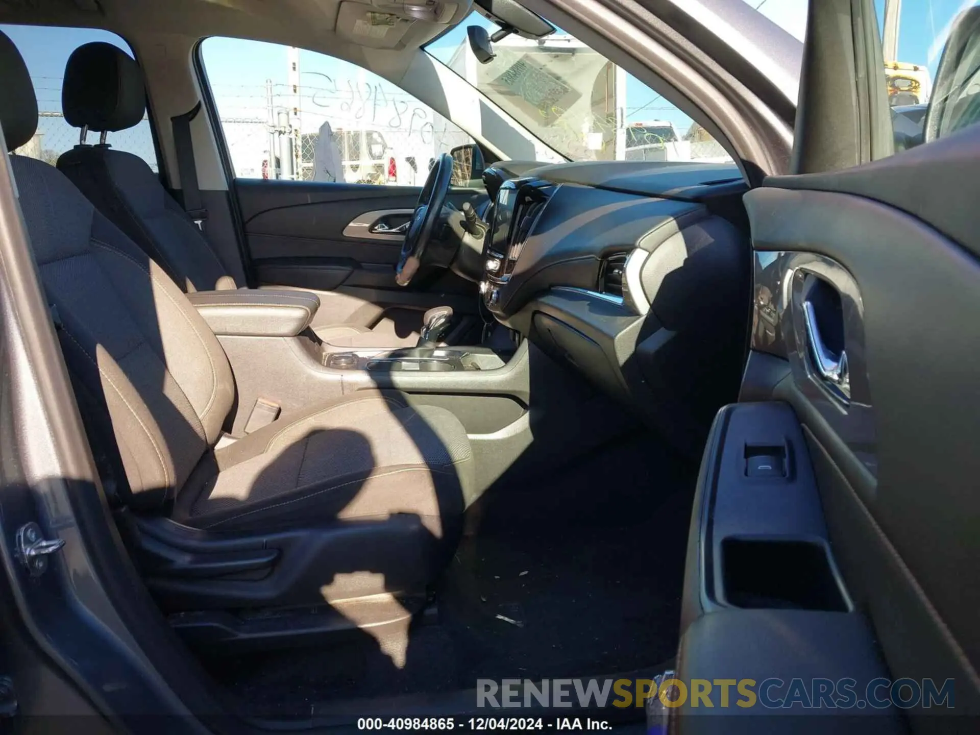 5 Photograph of a damaged car 1GNEVGKW4MJ238443 CHEVROLET TRAVERSE 2021