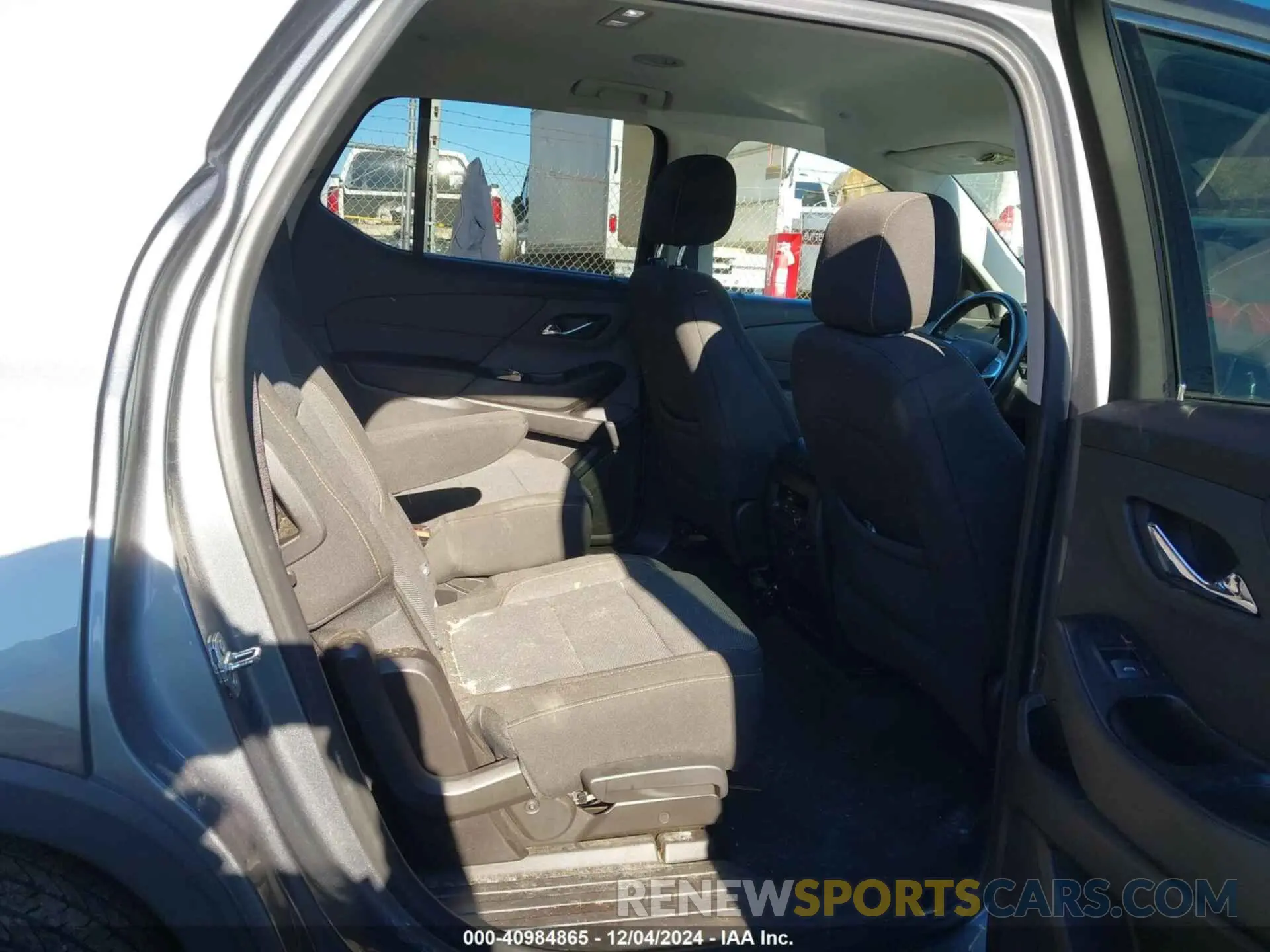 8 Photograph of a damaged car 1GNEVGKW4MJ238443 CHEVROLET TRAVERSE 2021