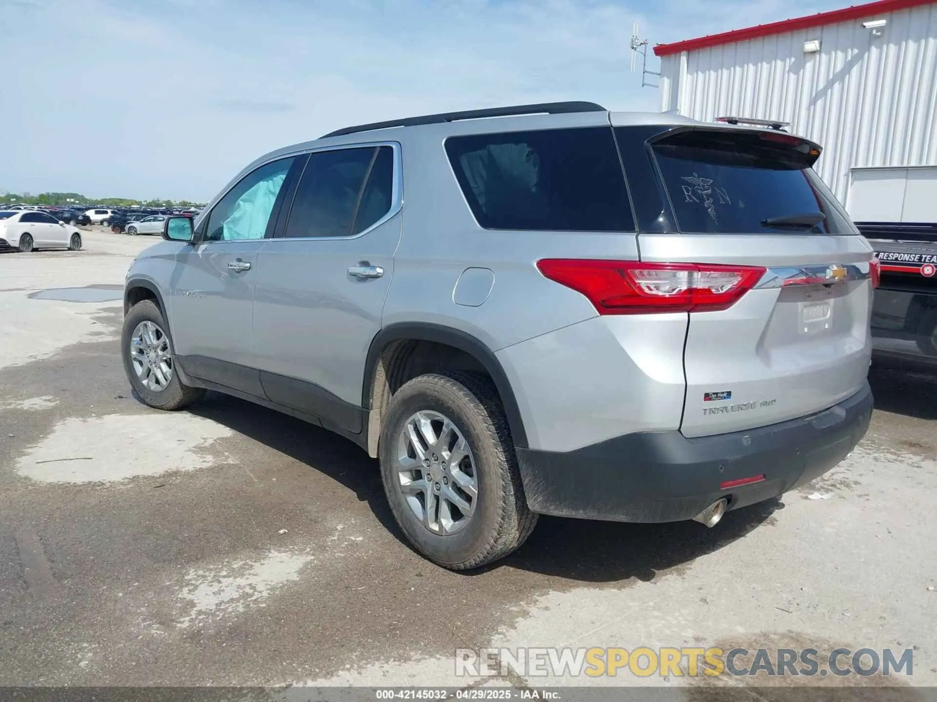3 Фотография поврежденного автомобиля 1GNEVGKW6MJ162515 CHEVROLET TRAVERSE 2021
