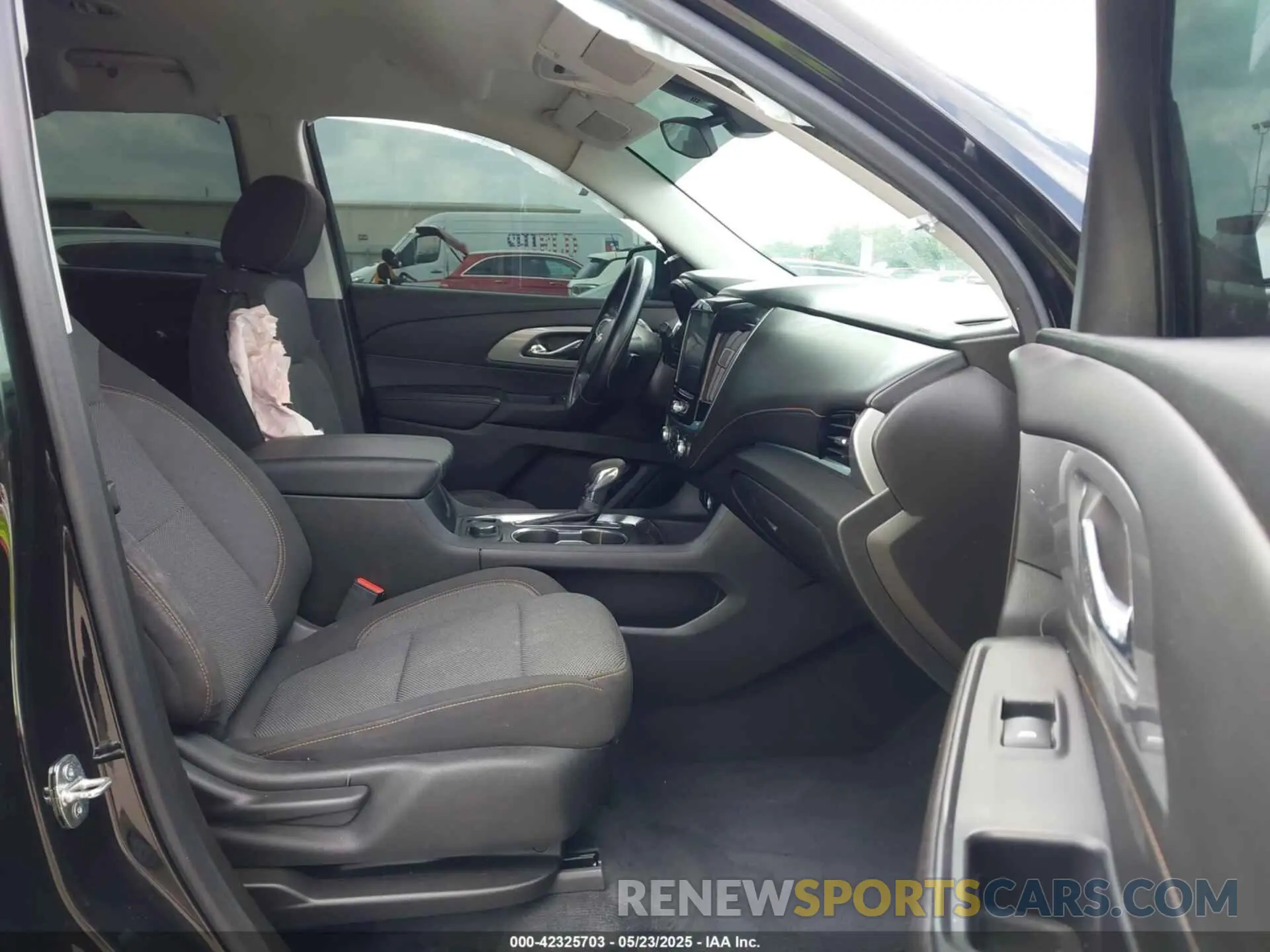 5 Photograph of a damaged car 1GNEVGKW7MJ257553 CHEVROLET TRAVERSE 2021