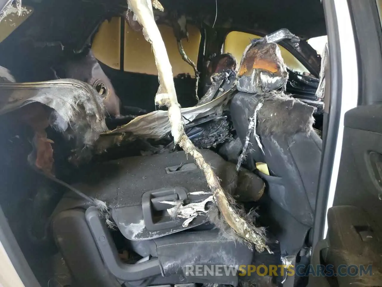 11 Photograph of a damaged car 1GNEVGKW9MJ105094 CHEVROLET TRAVERSE 2021