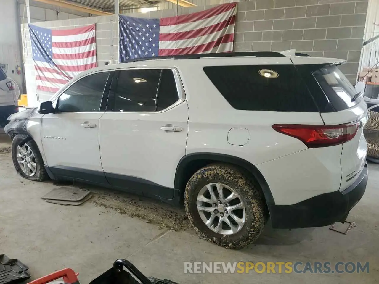 2 Photograph of a damaged car 1GNEVGKW9MJ105094 CHEVROLET TRAVERSE 2021