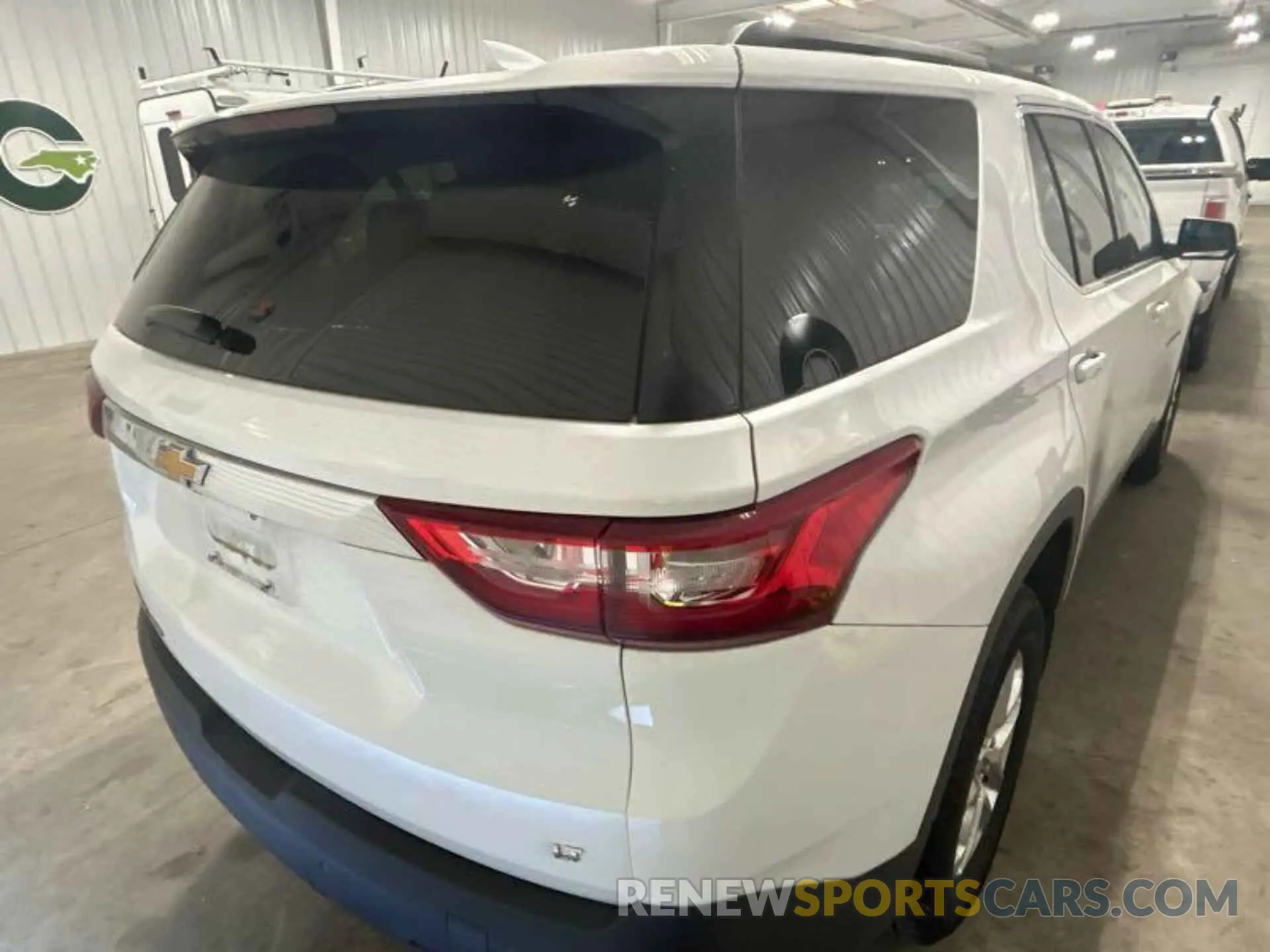 5 Photograph of a damaged car 1GNEVGKWXMJ158581 CHEVROLET TRAVERSE 2021
