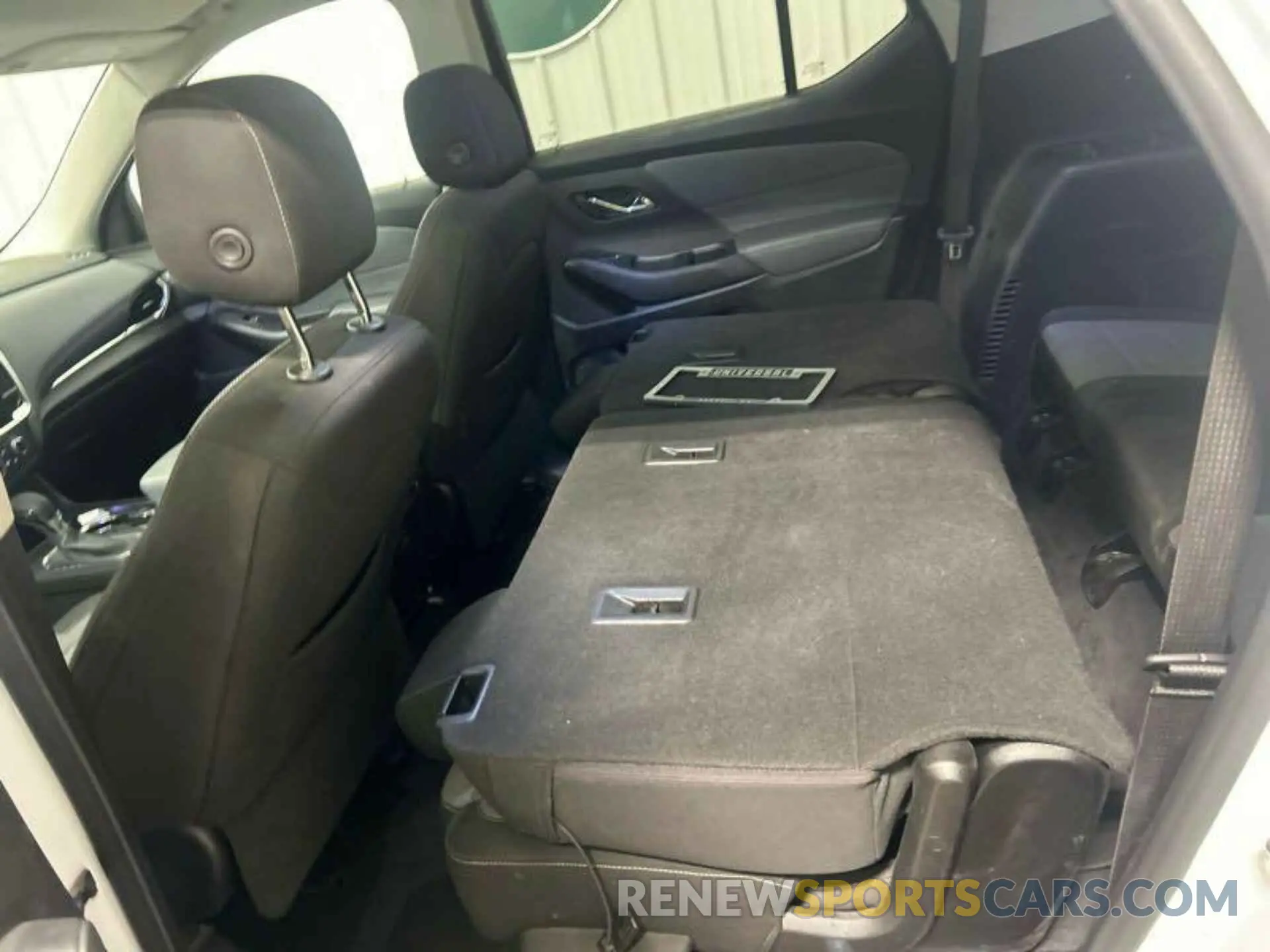 9 Photograph of a damaged car 1GNEVGKWXMJ158581 CHEVROLET TRAVERSE 2021