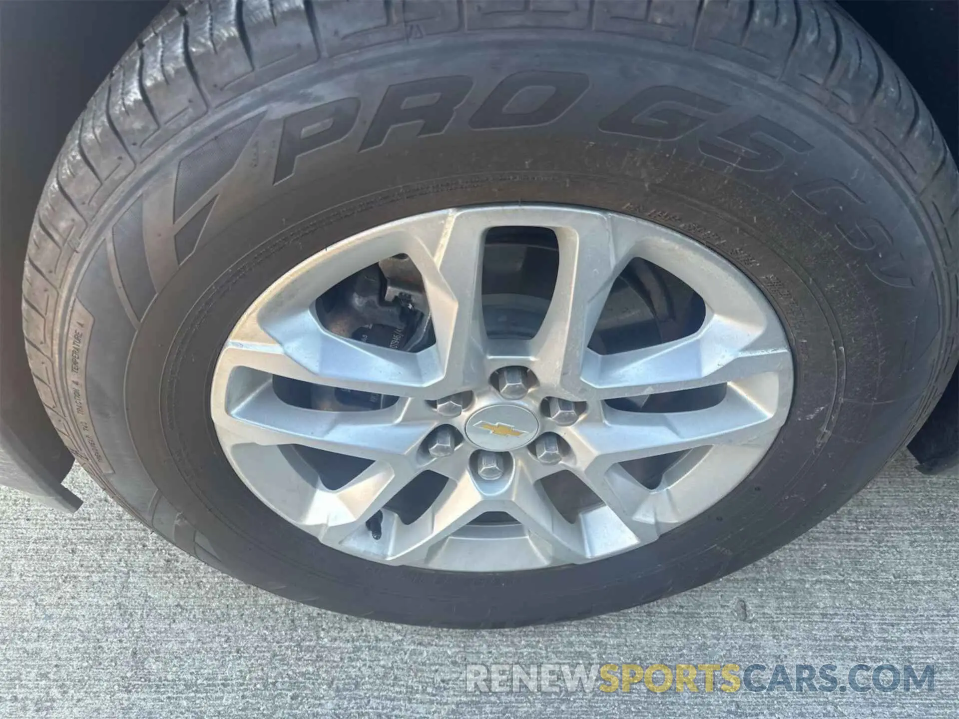 13 Photograph of a damaged car 1GNEVHKW0MJ167781 CHEVROLET TRAVERSE 2021
