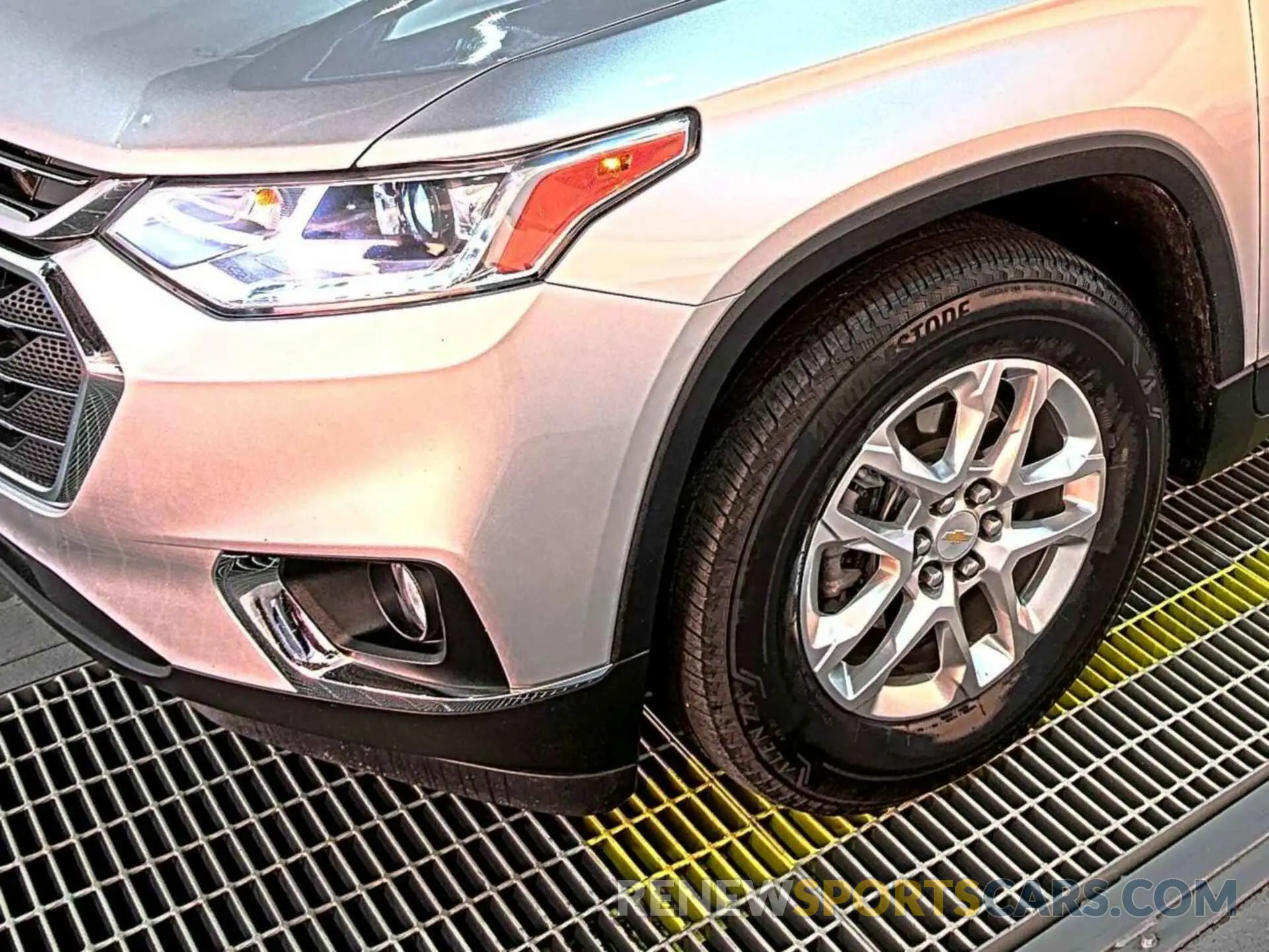 15 Photograph of a damaged car 1GNEVHKW1MJ185416 CHEVROLET TRAVERSE 2021