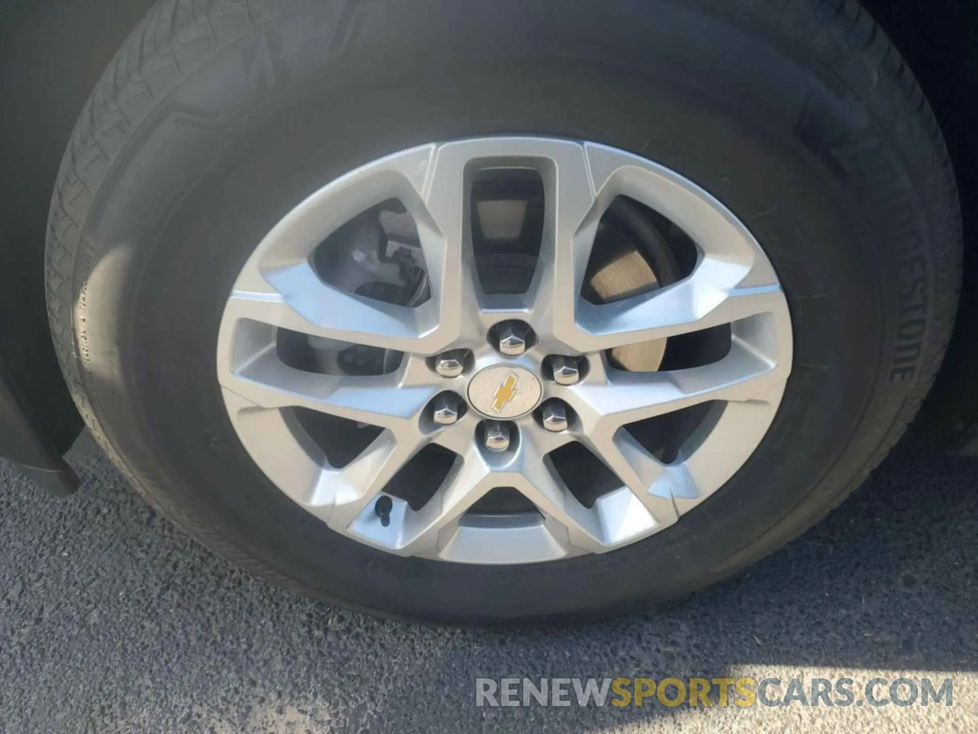 2 Photograph of a damaged car 1GNEVHKW1MJ185416 CHEVROLET TRAVERSE 2021