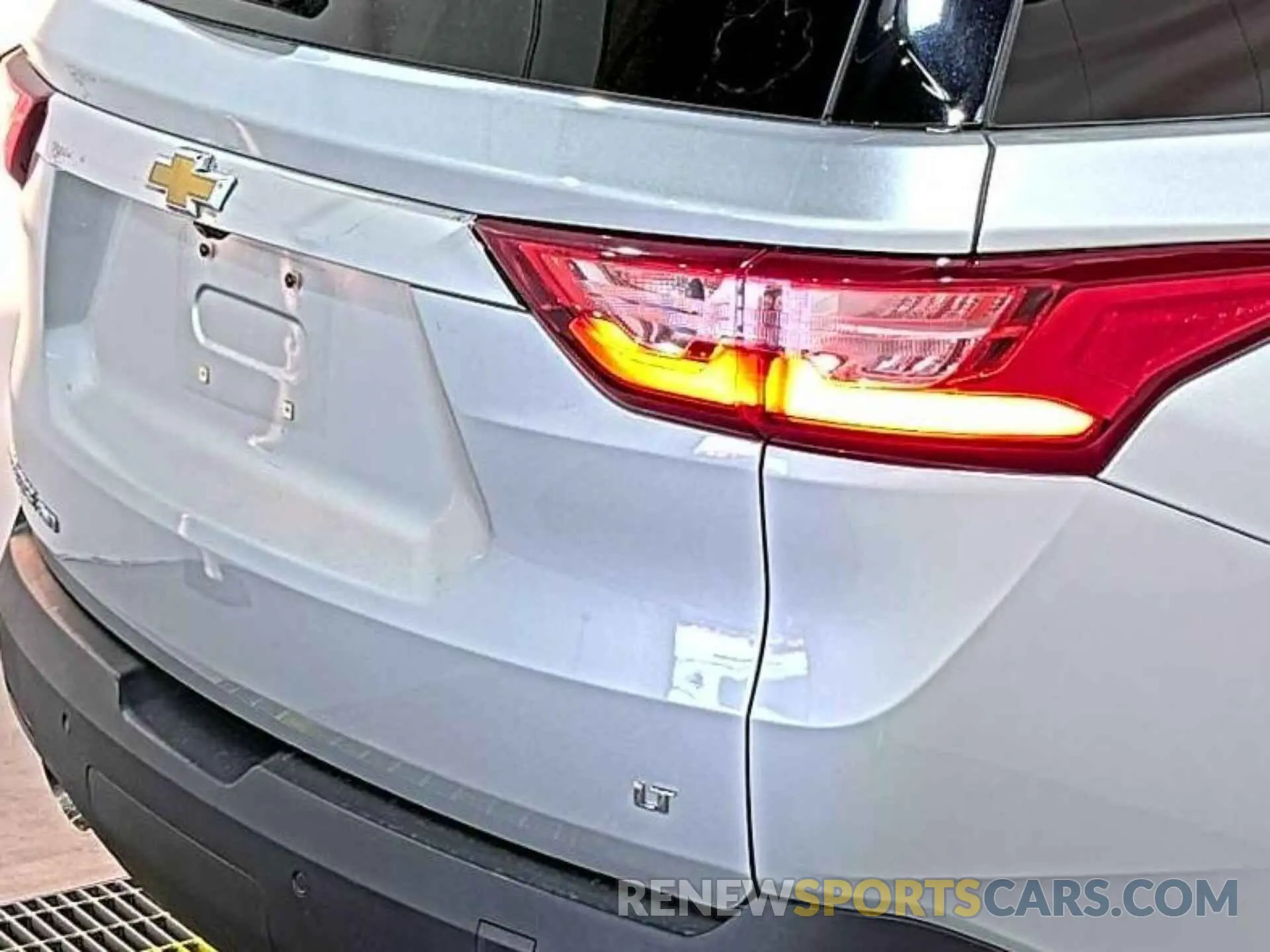 20 Photograph of a damaged car 1GNEVHKW1MJ185416 CHEVROLET TRAVERSE 2021