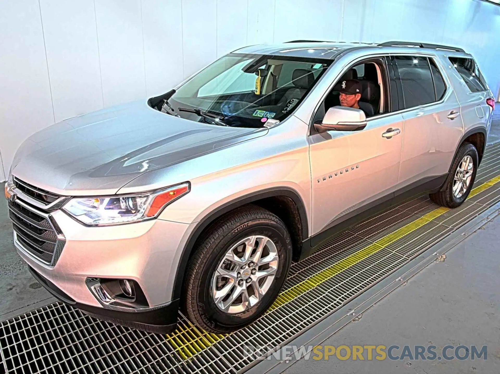 9 Photograph of a damaged car 1GNEVHKW1MJ185416 CHEVROLET TRAVERSE 2021