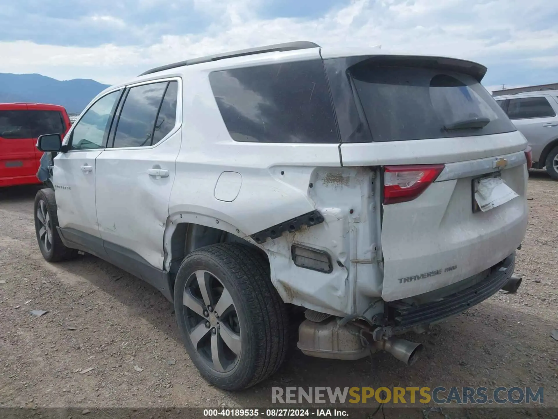 3 Photograph of a damaged car 1GNEVHKW1MJ213554 CHEVROLET TRAVERSE 2021