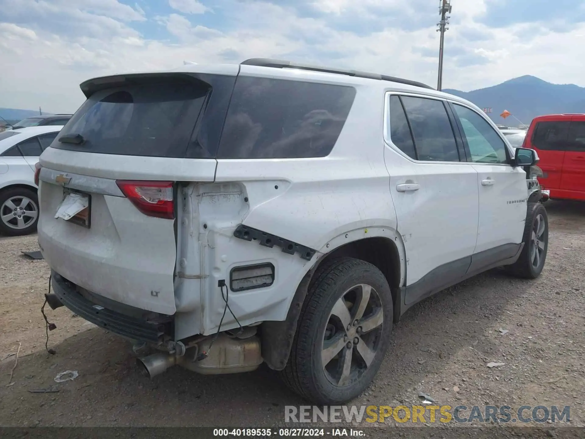 4 Photograph of a damaged car 1GNEVHKW1MJ213554 CHEVROLET TRAVERSE 2021
