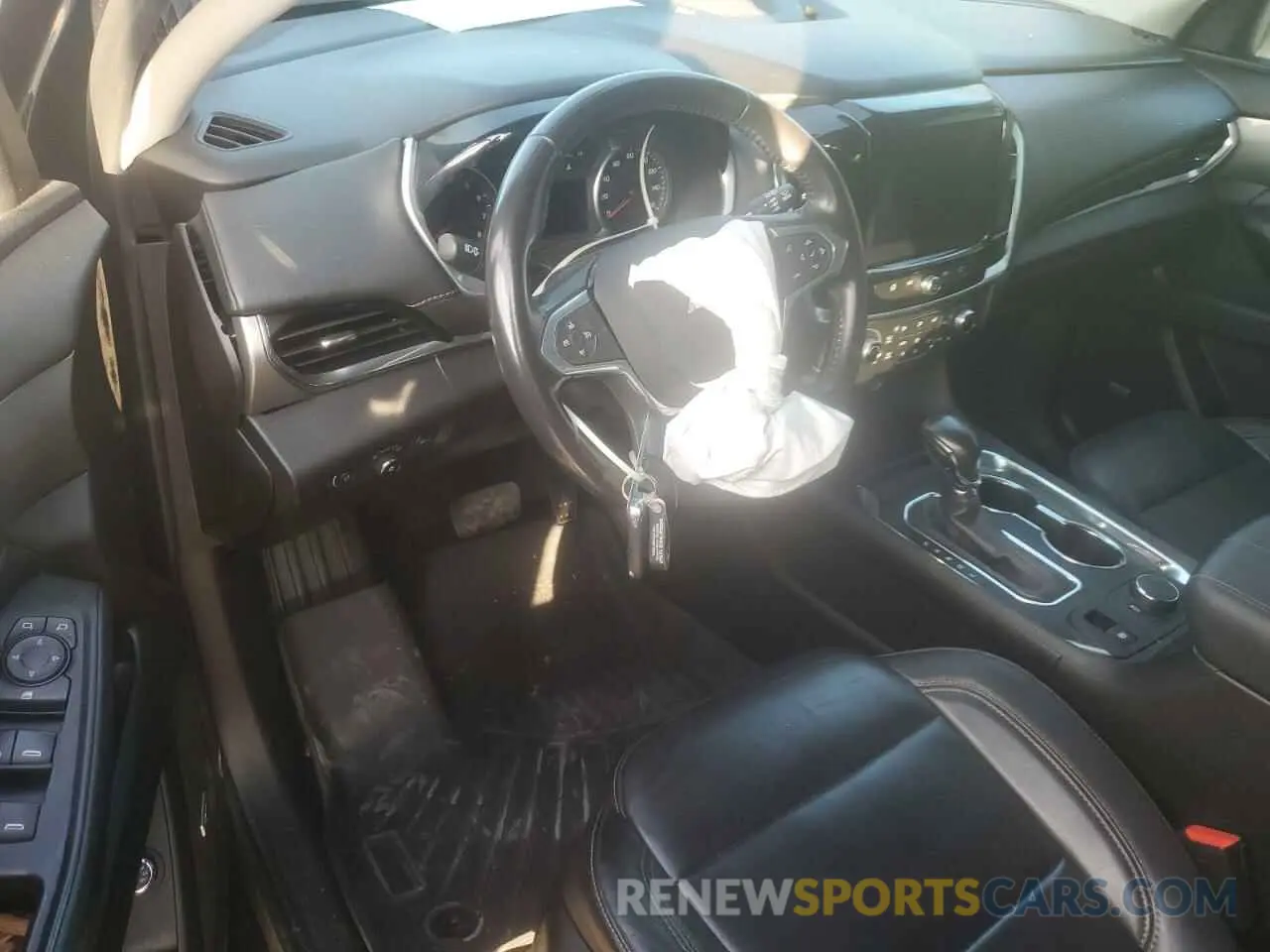 8 Photograph of a damaged car 1GNEVHKW3MJ156564 CHEVROLET TRAVERSE 2021