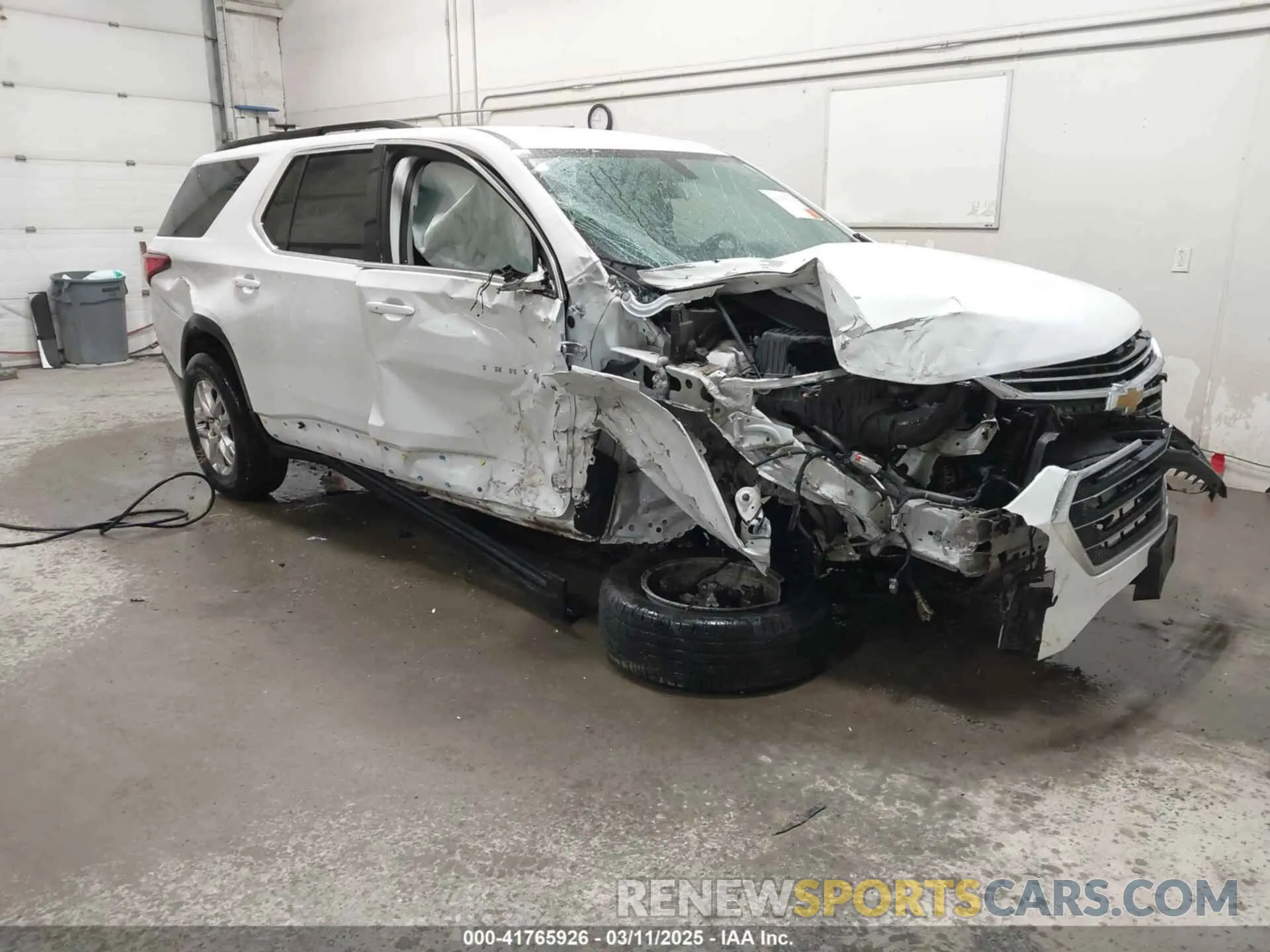 1 Photograph of a damaged car 1GNEVHKW3MJ220313 CHEVROLET TRAVERSE 2021