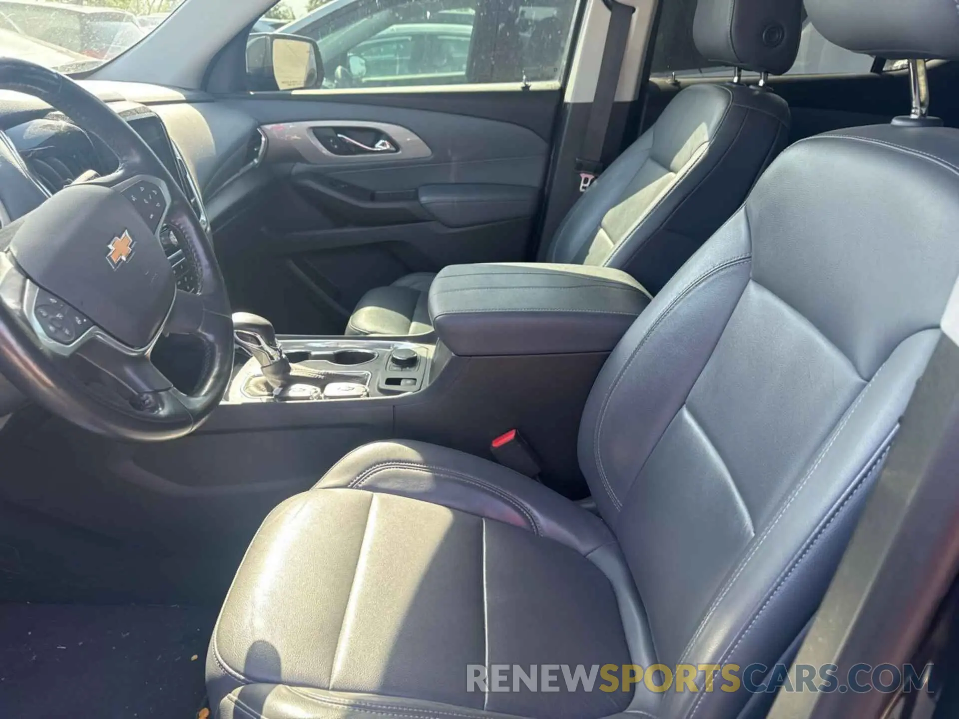 2 Фотография поврежденного автомобиля 1GNEVHKW4MJ184664 CHEVROLET TRAVERSE 2021