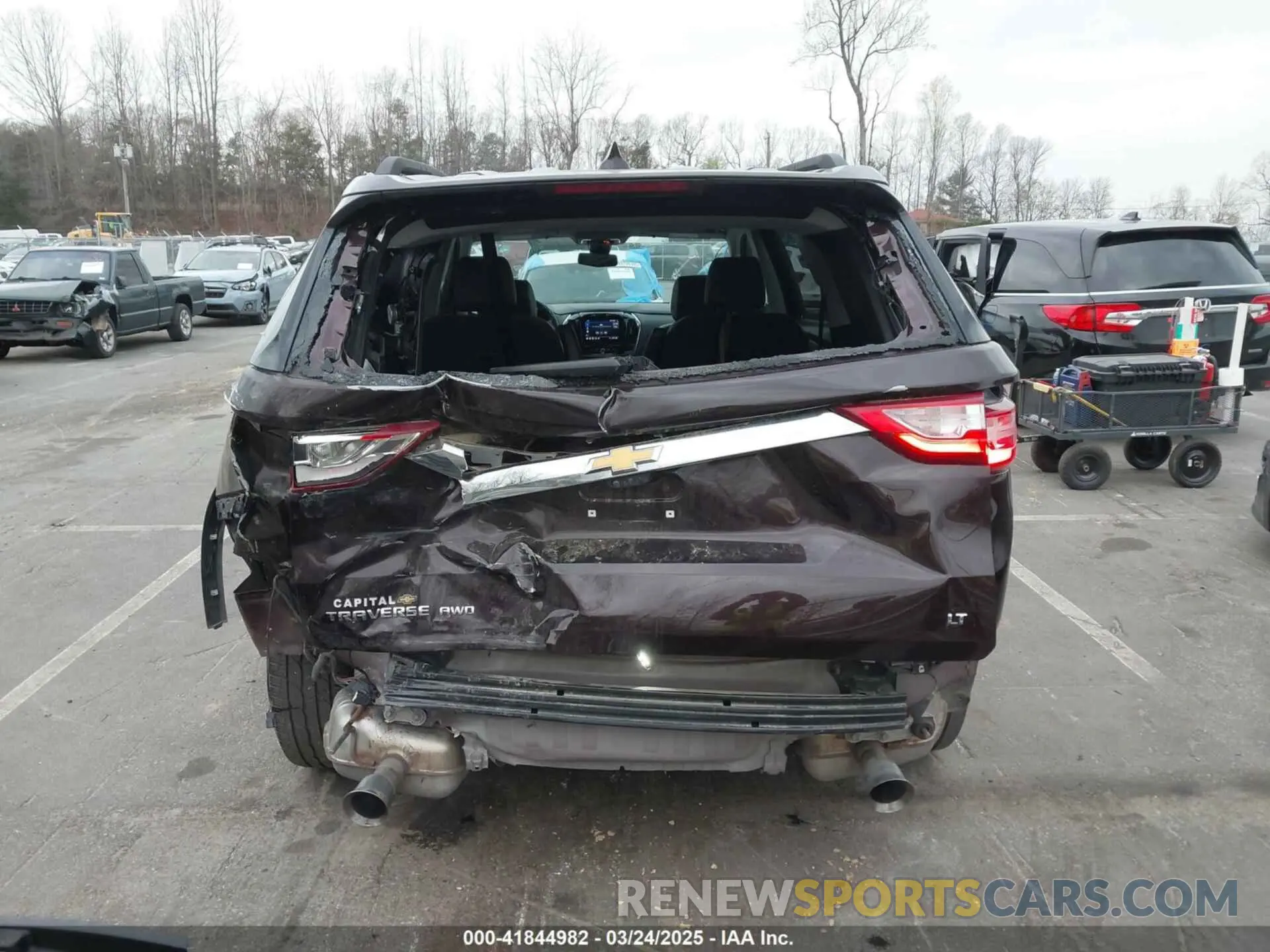 16 Photograph of a damaged car 1GNEVHKW4MJ211443 CHEVROLET TRAVERSE 2021