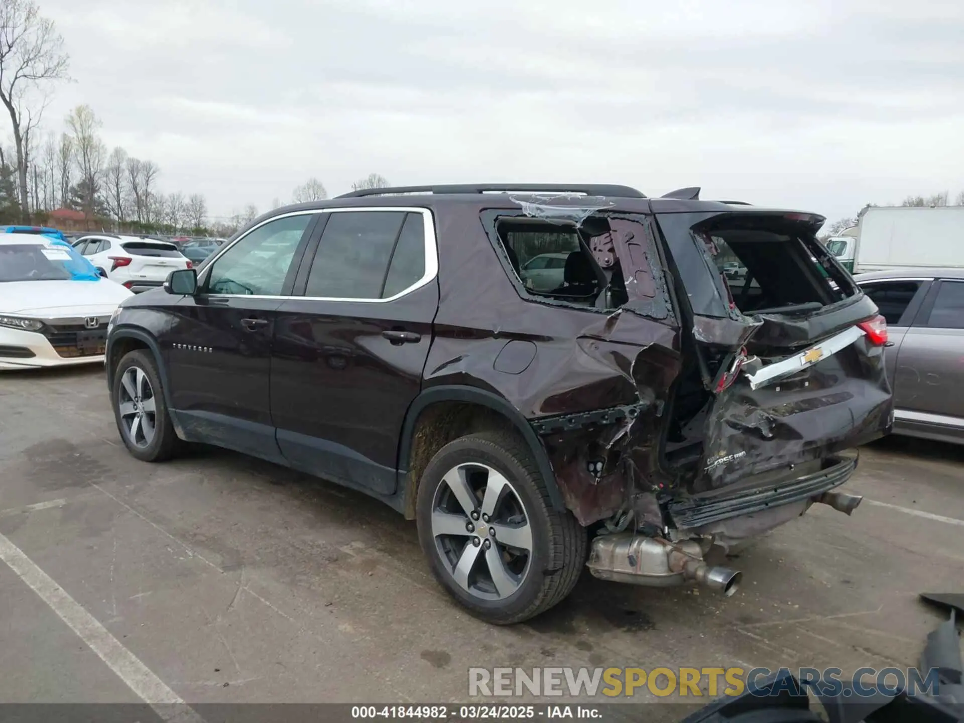 3 Photograph of a damaged car 1GNEVHKW4MJ211443 CHEVROLET TRAVERSE 2021