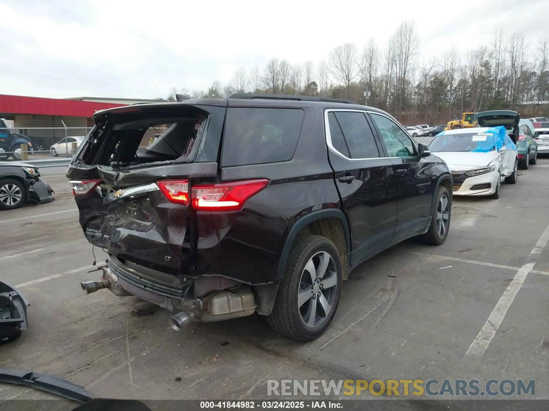 4 Photograph of a damaged car 1GNEVHKW4MJ211443 CHEVROLET TRAVERSE 2021