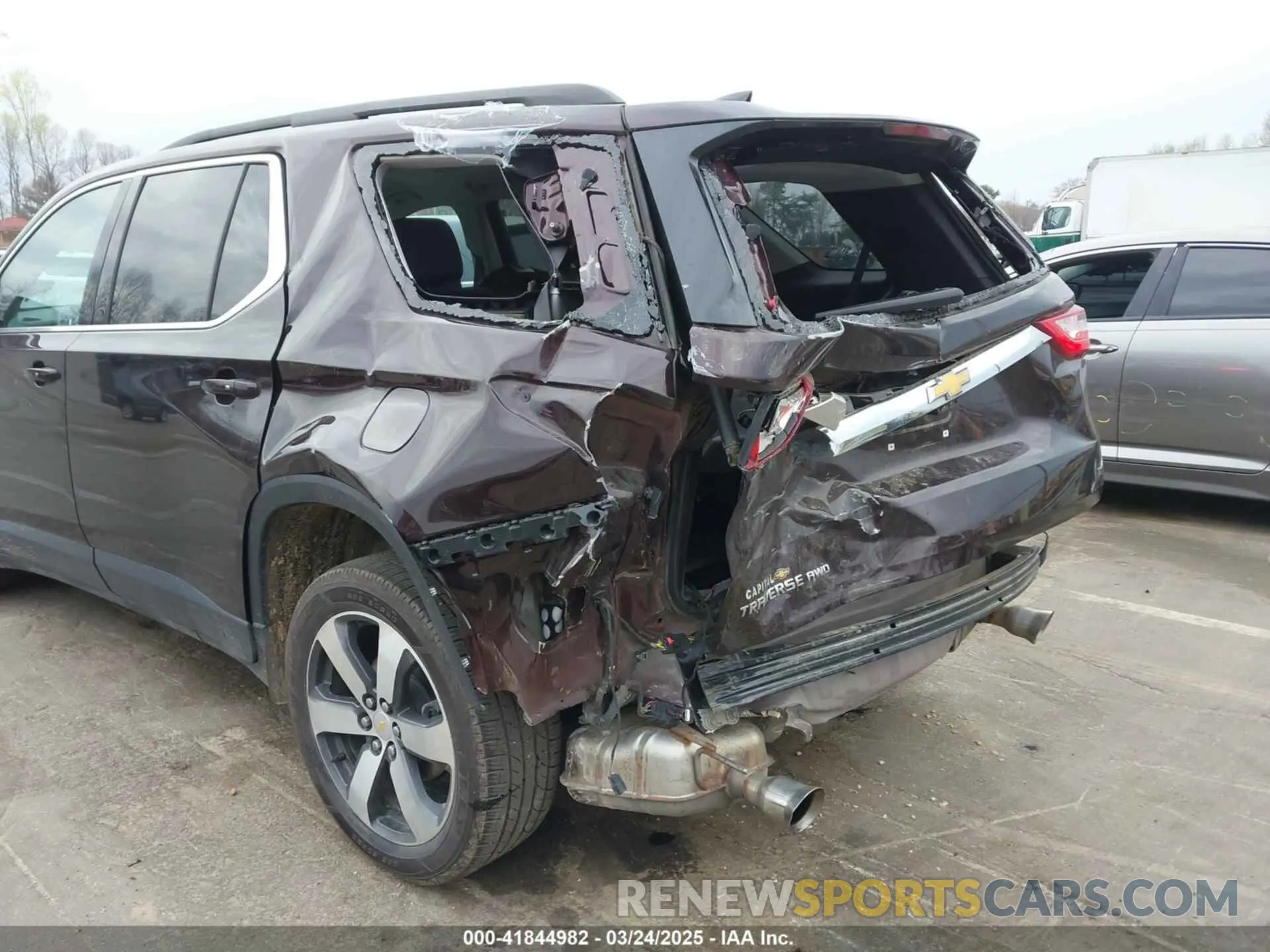 6 Photograph of a damaged car 1GNEVHKW4MJ211443 CHEVROLET TRAVERSE 2021