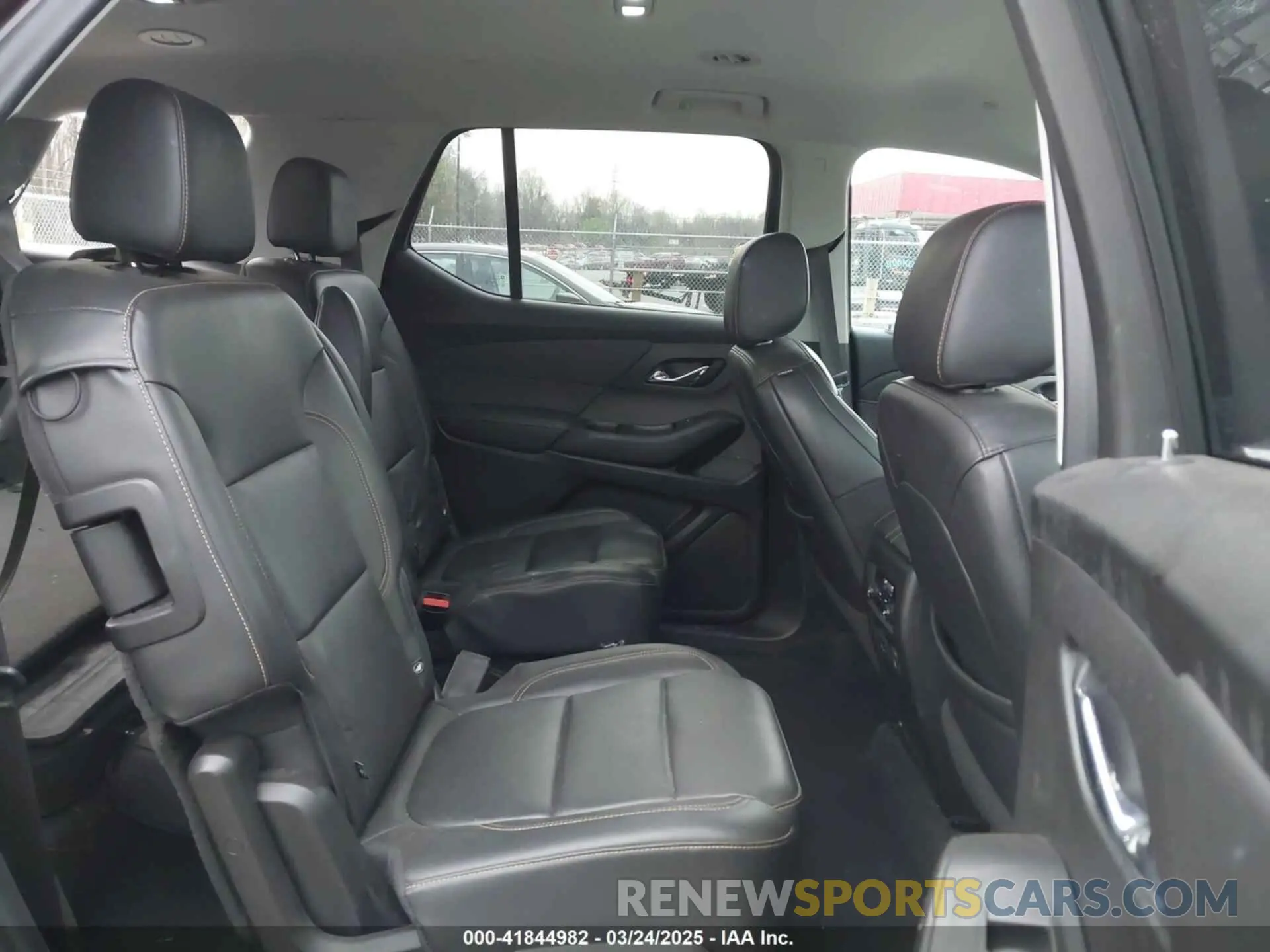 8 Photograph of a damaged car 1GNEVHKW4MJ211443 CHEVROLET TRAVERSE 2021