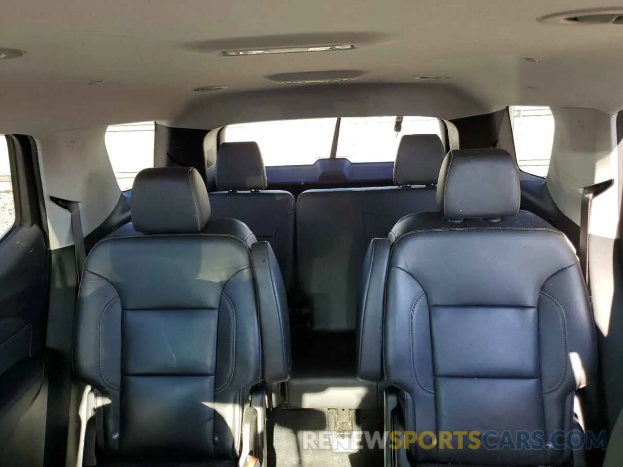 10 Photograph of a damaged car 1GNEVHKW5MJ130239 CHEVROLET TRAVERSE 2021