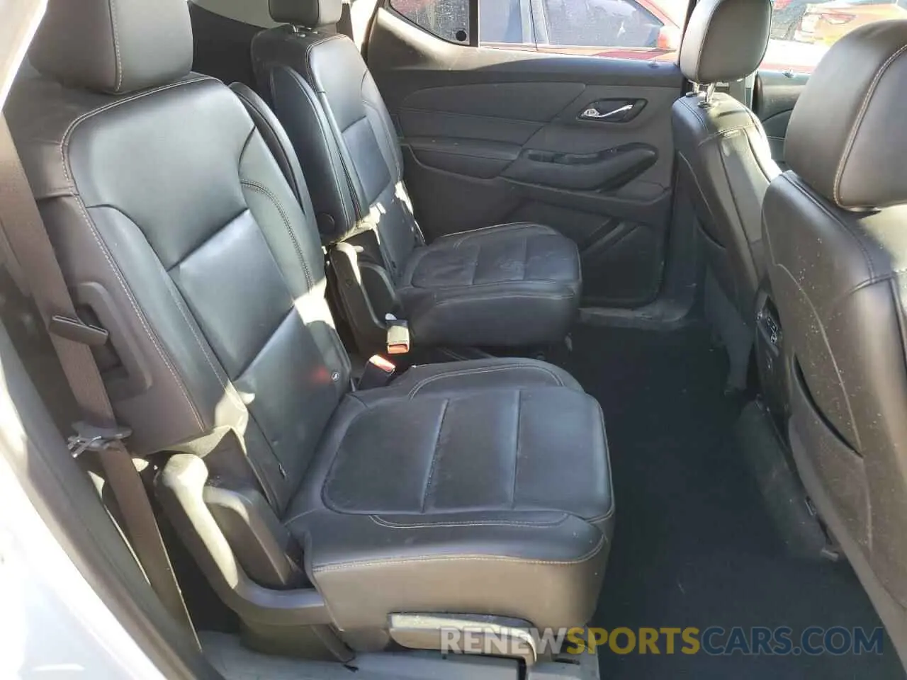 11 Photograph of a damaged car 1GNEVHKW5MJ130239 CHEVROLET TRAVERSE 2021