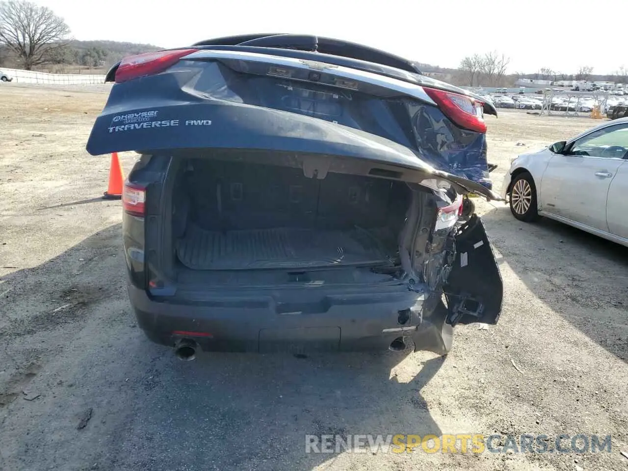 6 Photograph of a damaged car 1GNEVHKW6MJ104474 CHEVROLET TRAVERSE 2021