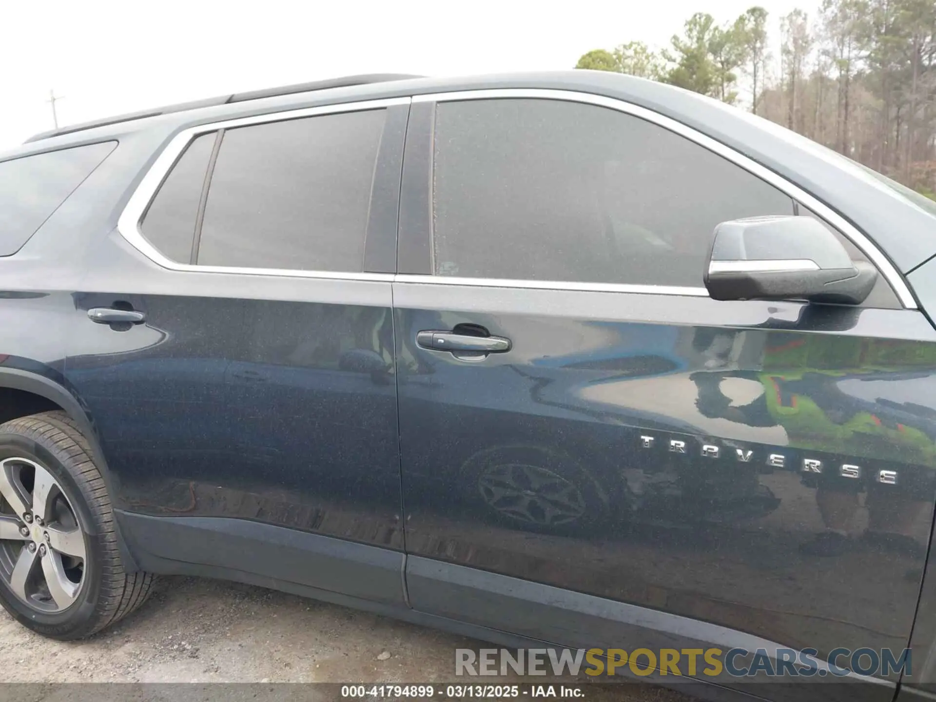 13 Photograph of a damaged car 1GNEVHKW6MJ214098 CHEVROLET TRAVERSE 2021