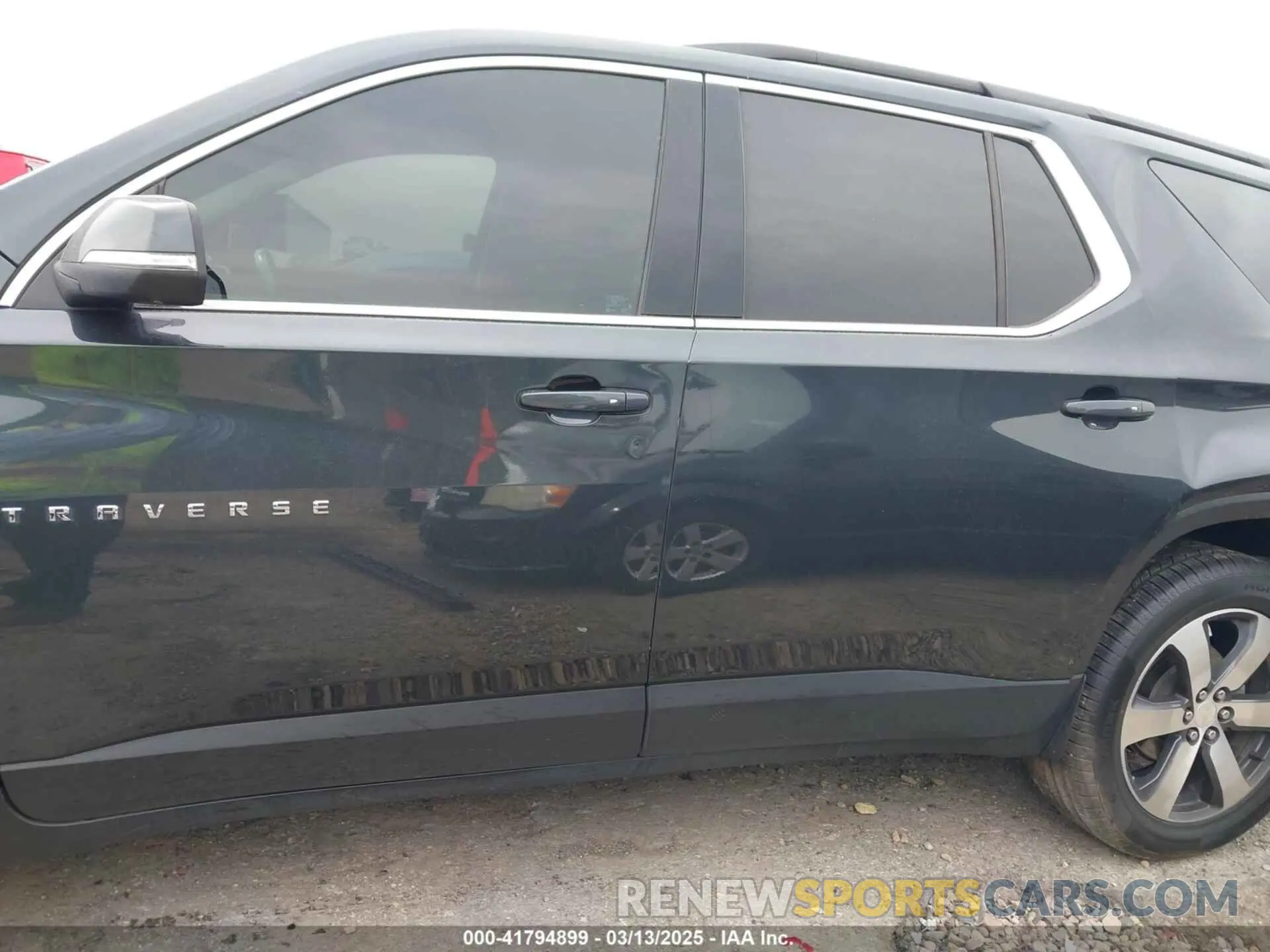 14 Photograph of a damaged car 1GNEVHKW6MJ214098 CHEVROLET TRAVERSE 2021